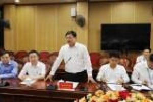 Phó Chủ tịch UBND tỉnh Mai Xuân Liêm tiếp và làm việc với Sư đoàn 371 về các nội dung liên quan đến việc bàn giao nhà ga quân sự.