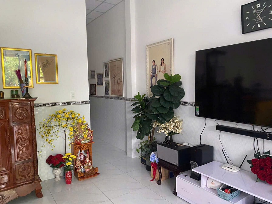 Chính Chủ Bán gấp Nhà Cấp 4 Sổ Hồng, rộng rãi, Giá Rẻ Tại Hóc Môn