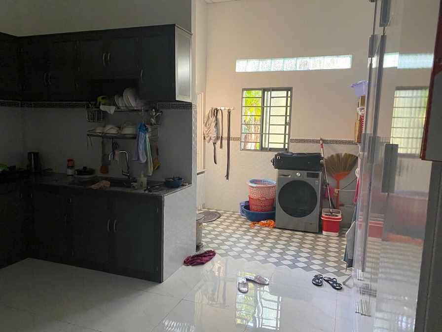 Chính Chủ Bán gấp Nhà Cấp 4 Sổ Hồng, rộng rãi, Giá Rẻ Tại Hóc Môn