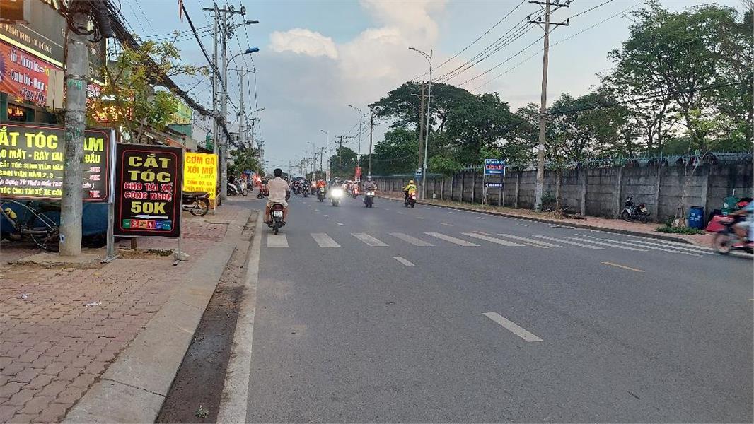 Bán nhà mặt phố Lê Văn Chí, Linh Trung, Thủ Đức – 210m2, 32 tỷ