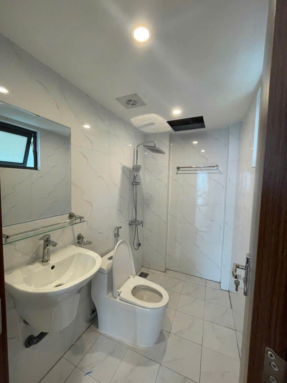 Căn hộchung cư South Tower Hoàng Mai 83m, tầng 15, mặt tiền 6m, 4.5 tỷ Hoàng Mai.