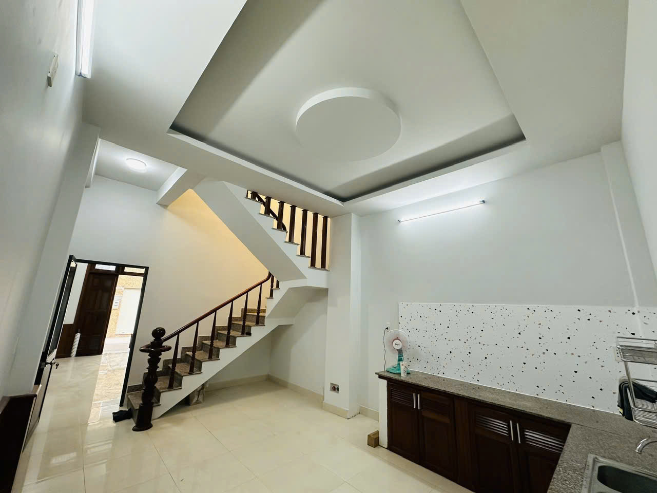 Chính chủ cần cho thuê Nhà mặt tiền 64m2, đường Lã Xuân Oai, P. Long Trường, TP. Thủ Đức