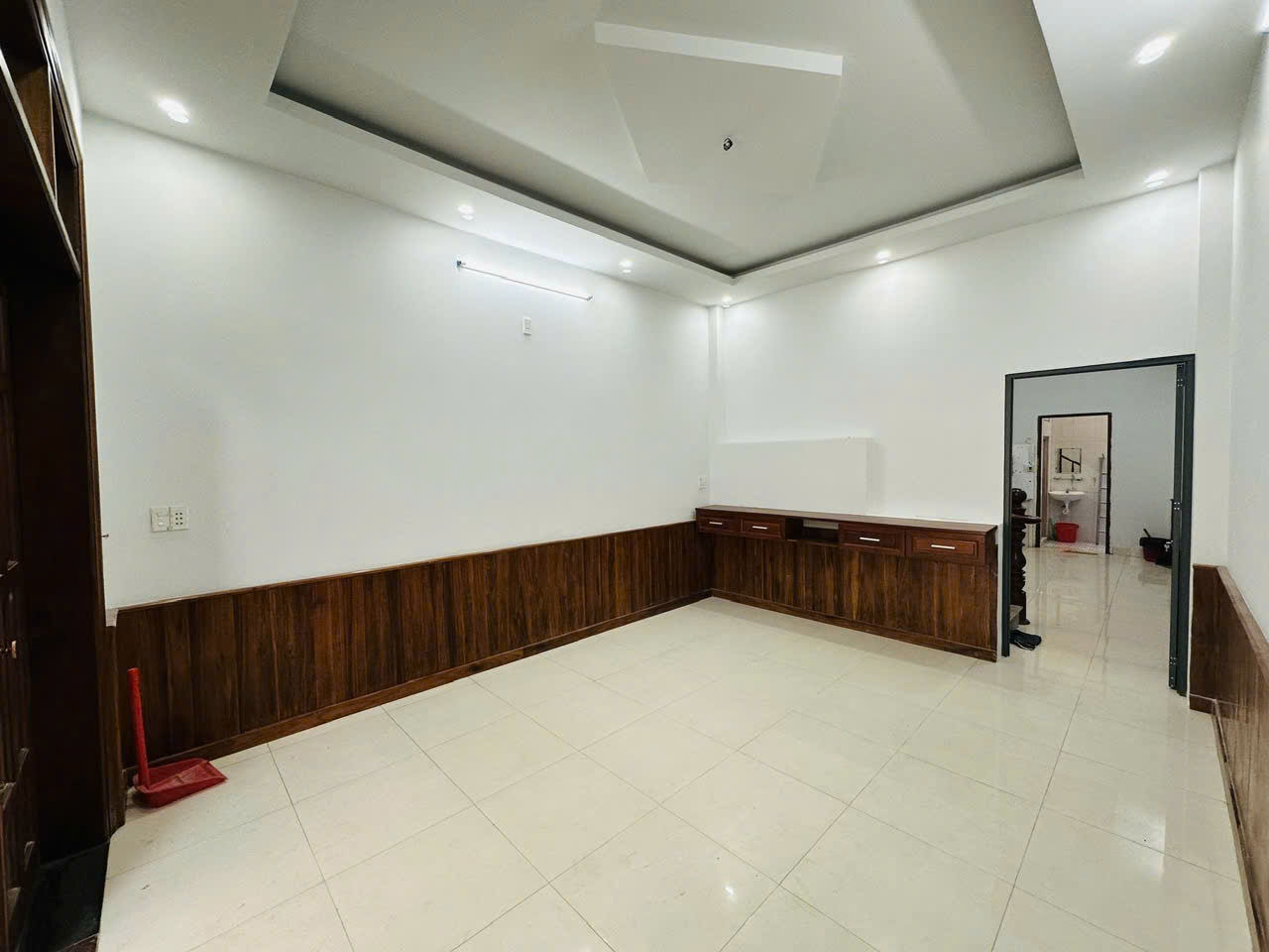 Chính chủ cần cho thuê Nhà mặt tiền 64m2, đường Lã Xuân Oai, P. Long Trường, TP. Thủ Đức