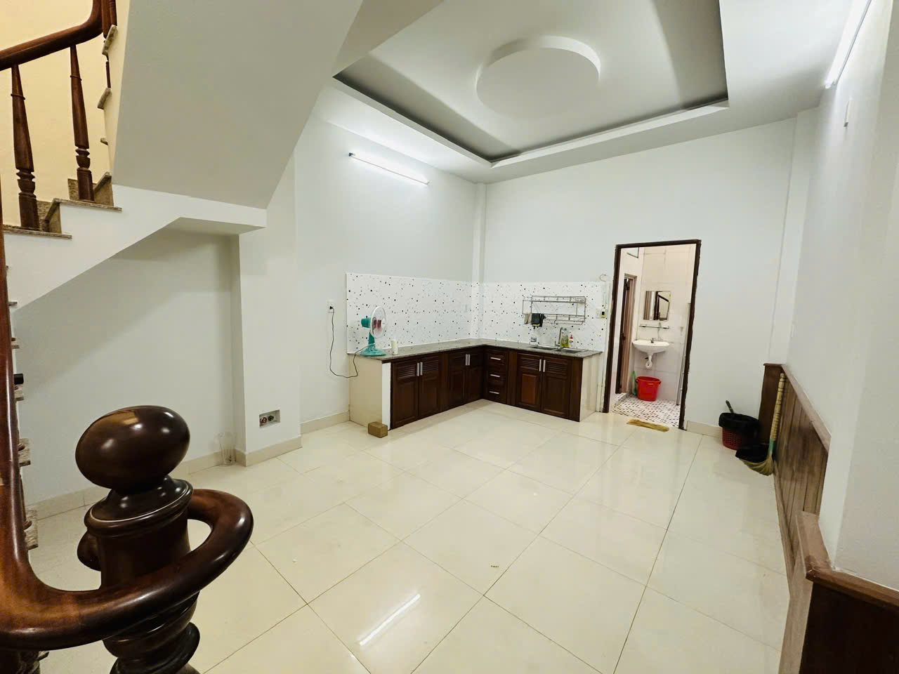 Chính chủ cần cho thuê Nhà mặt tiền 64m2, đường Lã Xuân Oai, P. Long Trường, TP. Thủ Đức