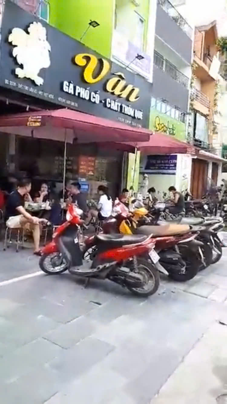 CHÍNH CHỦ CẦN SANG NHƯỢNG QUÁN PHỞ LÂU NĂM Địa chỉ: D106 phố Bùi Thiện Ngộ, phường Giang Biên KĐT Việt Hưng