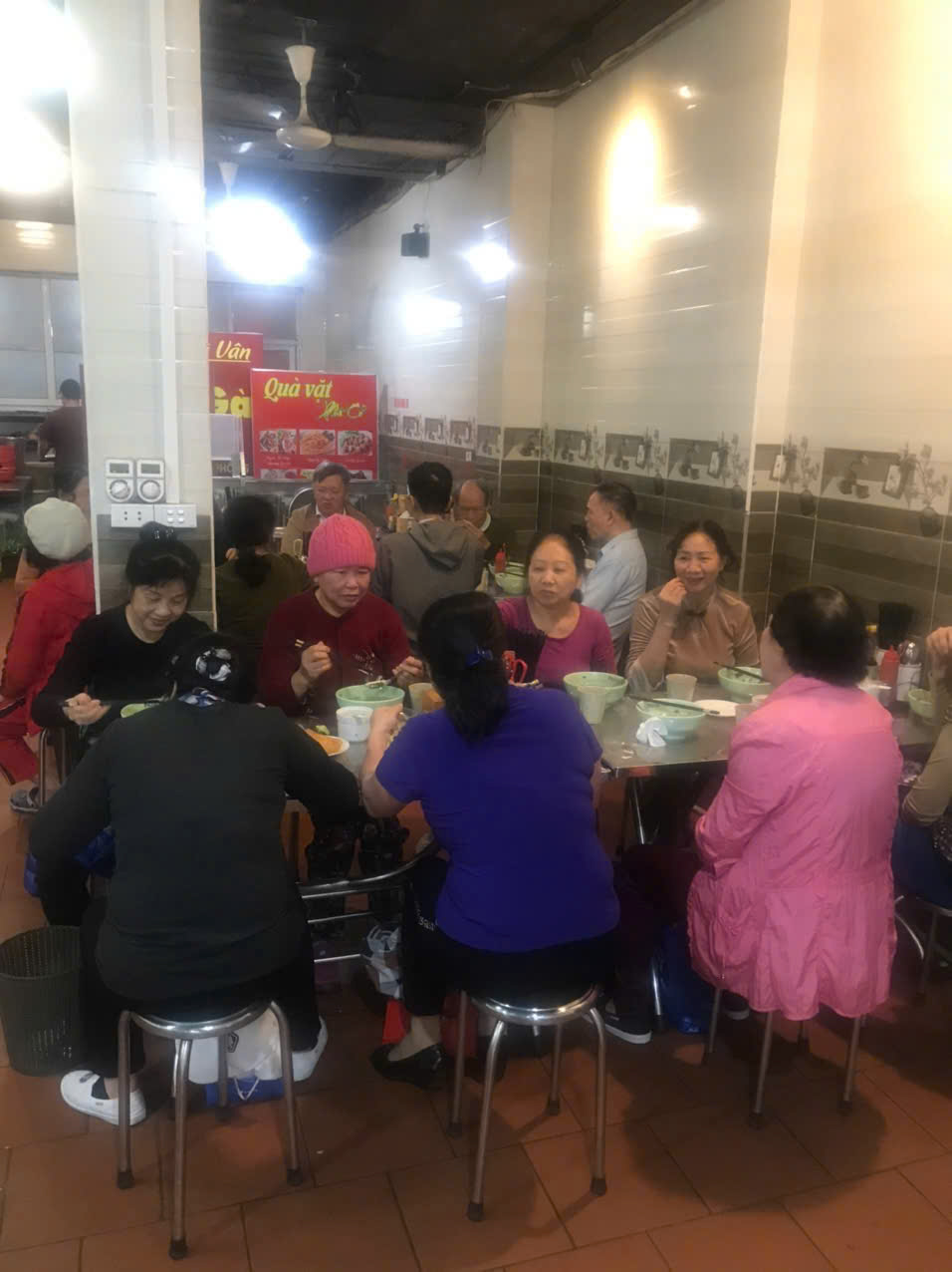 CHÍNH CHỦ CẦN SANG NHƯỢNG QUÁN PHỞ LÂU NĂM Địa chỉ: D106 phố Bùi Thiện Ngộ, phường Giang Biên KĐT Việt Hưng