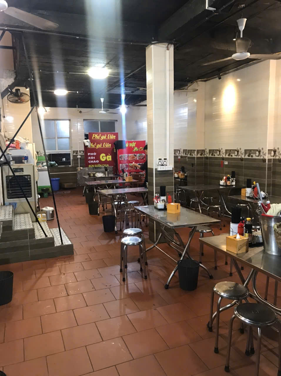 CHÍNH CHỦ CẦN SANG NHƯỢNG QUÁN PHỞ LÂU NĂM Địa chỉ: D106 phố Bùi Thiện Ngộ, phường Giang Biên KĐT Việt Hưng