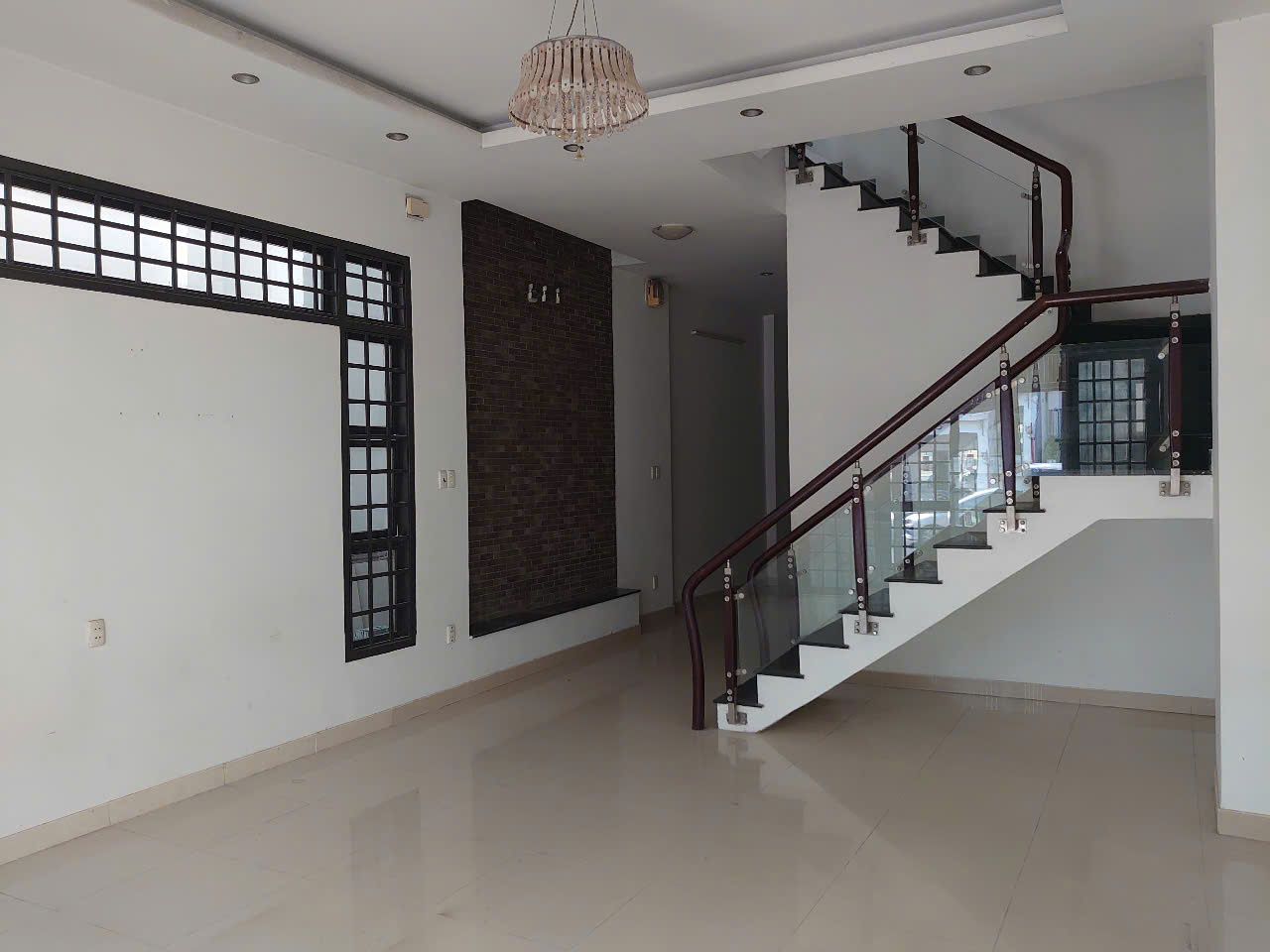Chính chủ cho thuê nhà nguyên căn mặt tiền đường Dương Quảng Hàm