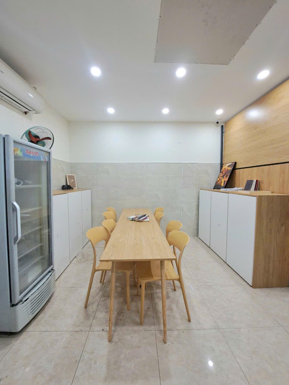 KÍ TÚC XÁ ĐỐI DIỆN CỔNG CHÍNH VĂN LANG, TP HCM (cho thuê)