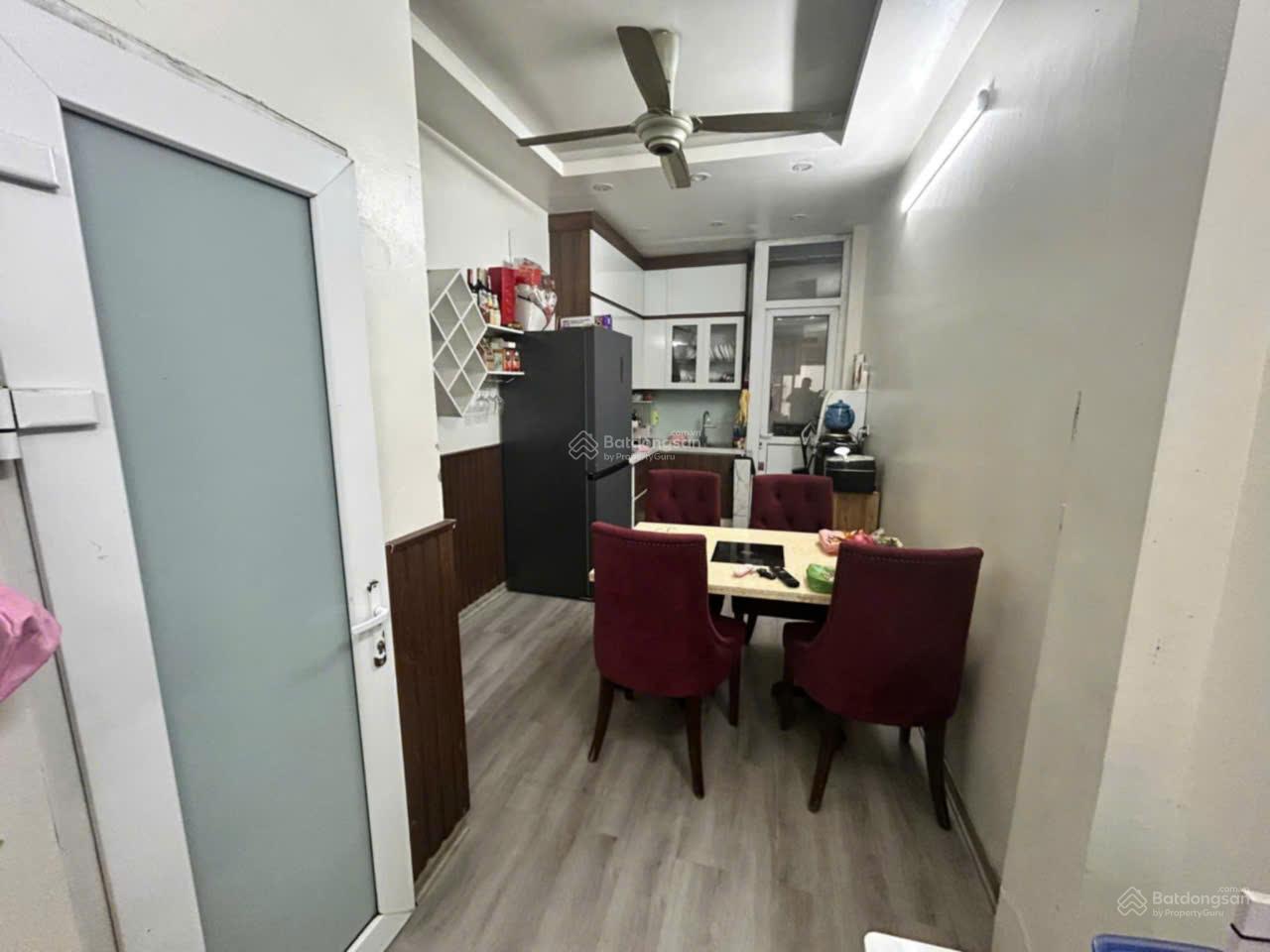 Nhà riêng 4PN, 3WC, 4 tầng, hướng Đông Bắc, mặt tiền 3m, ngõ rộng 2.5m, pháp lý đầy đủ.