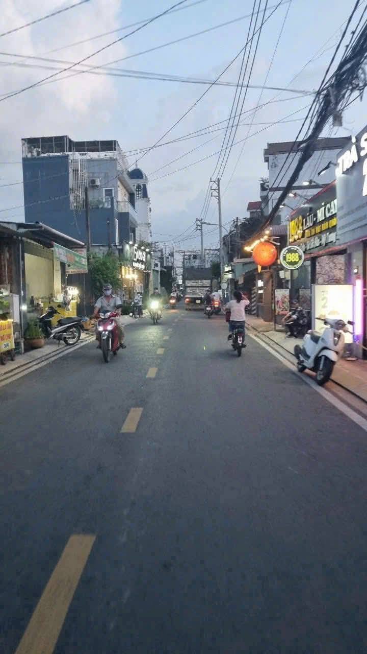 Bán nhà mặt tiền 7,4x28m giá 14,39 tỷ Đường Nguyễn Hưu Cầu