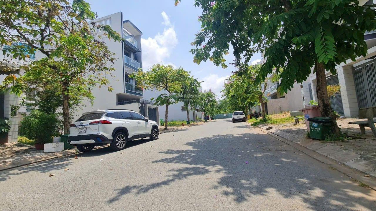 Bán nhà gần BX quận 8, giáp Phú Mỹ Hưng, 120m2x5 tầng BTCT, giá nhỉnh 12 tỷ