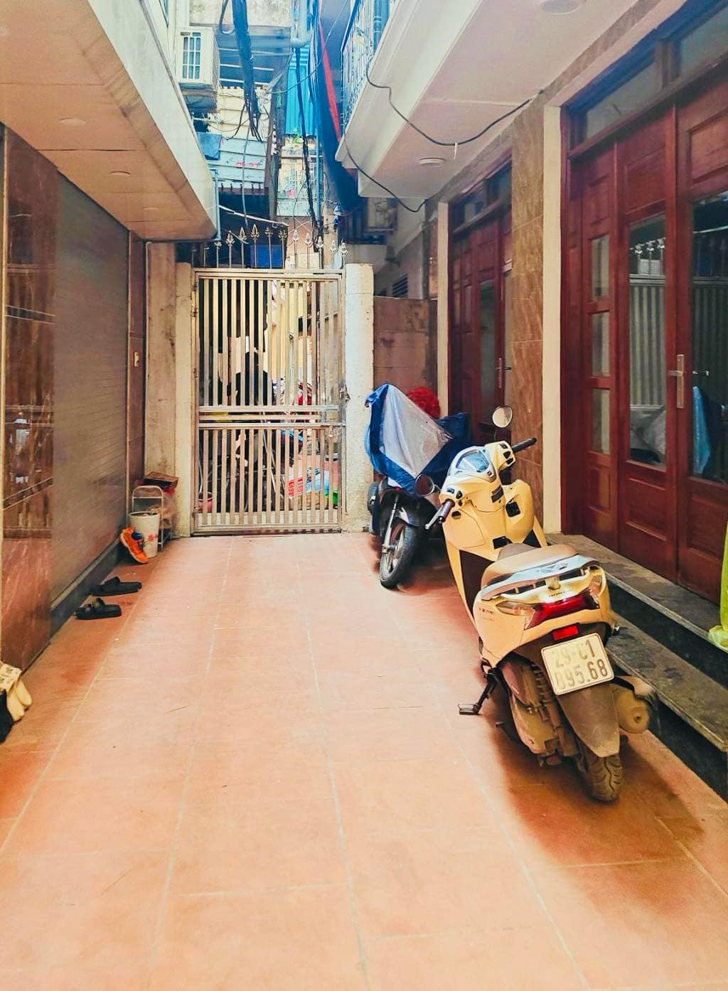 624 Minh Khai – ngõ thông sang Times City – 72m2 – 5 tầng – 10,5 tỷ.