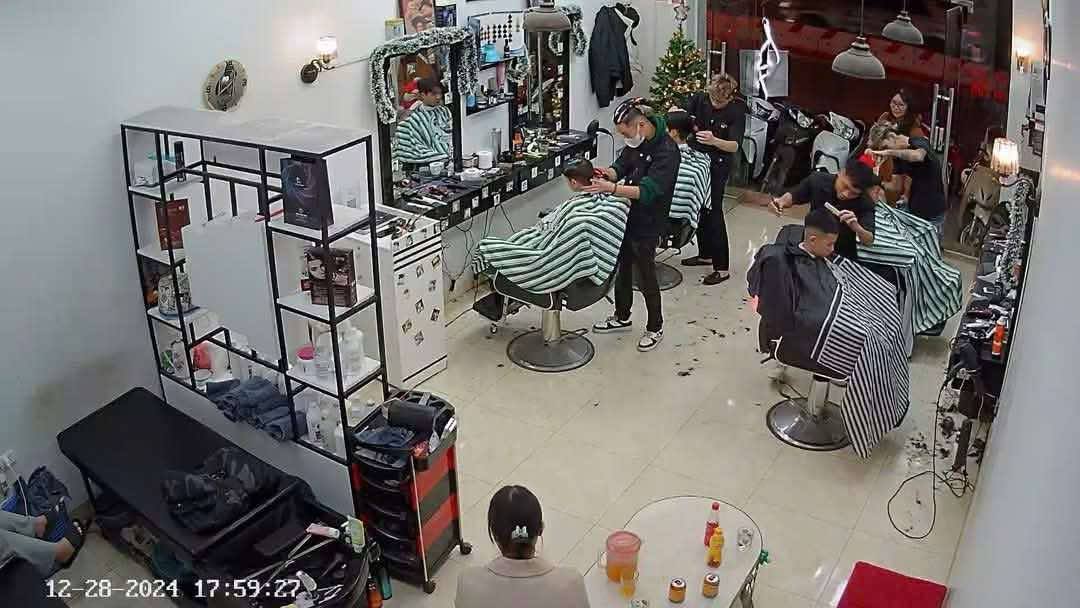 CẦN SANG NHƯỢNG GẤP CỬA HÀNG TÓC FULL ĐỒ – MẶT PHỐ MINH KHAI, HAI BÀ TRƯNG, HÀ NỘI