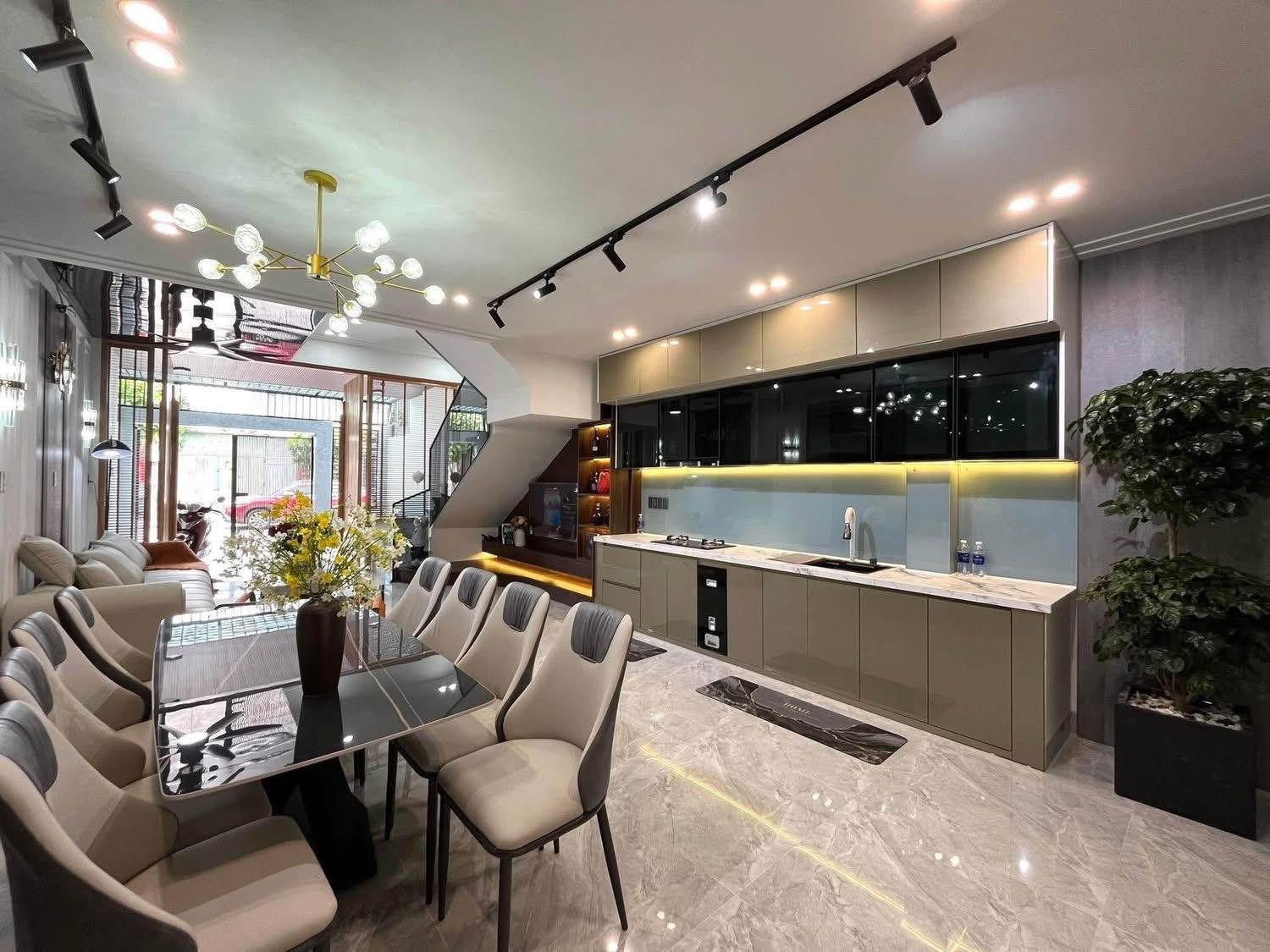 **Bán nhà mặt tiền Phan Văn Sửu, P.13, Tân Bình; (12*7) 5 tầng – 10,7 tỷ