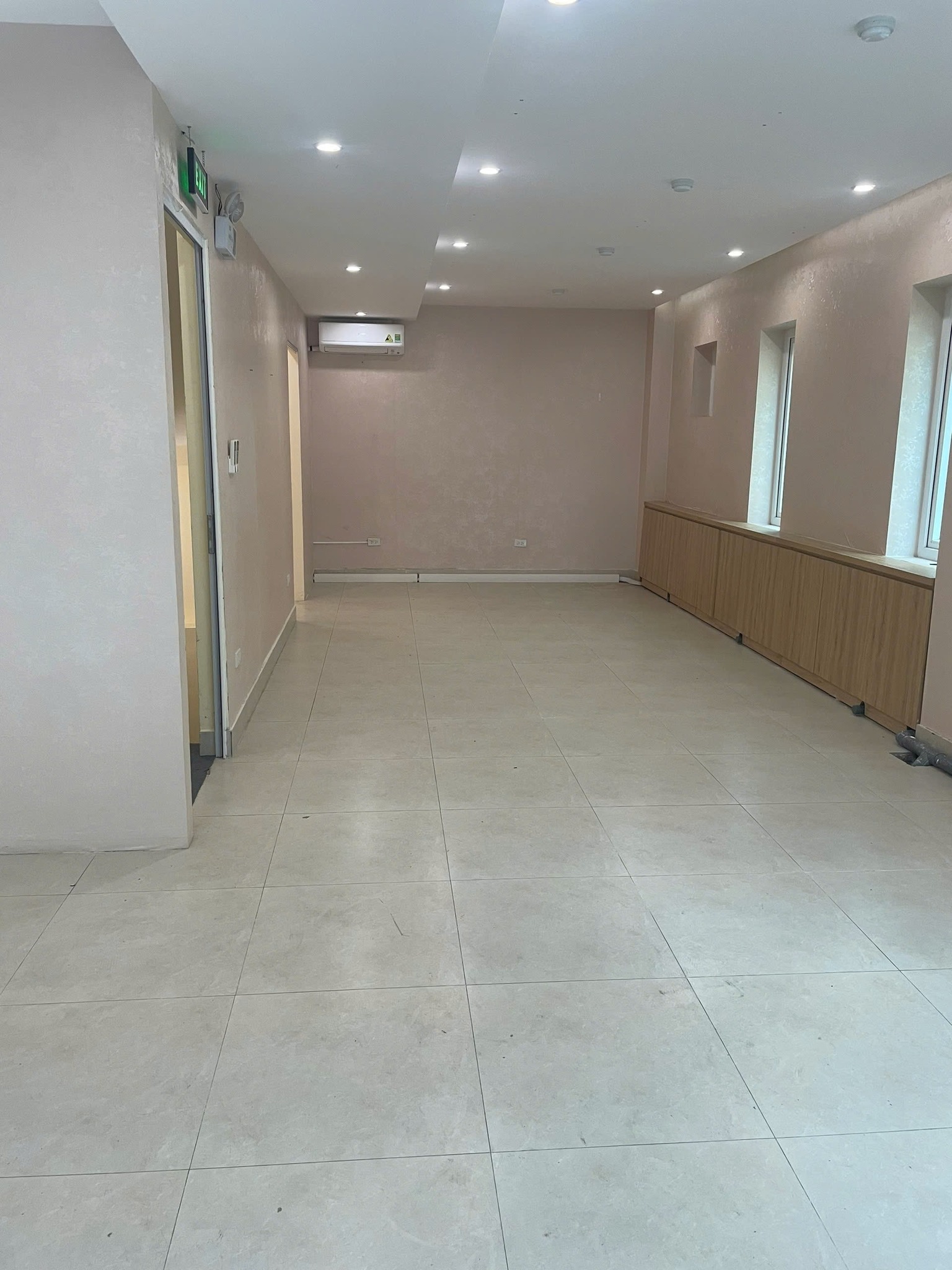 Cho thuê nhà A10 Nam Trung Yên 4 tầng x 80m2 thông sàn, 50 Triệu LÀM VP, KD ONLINE