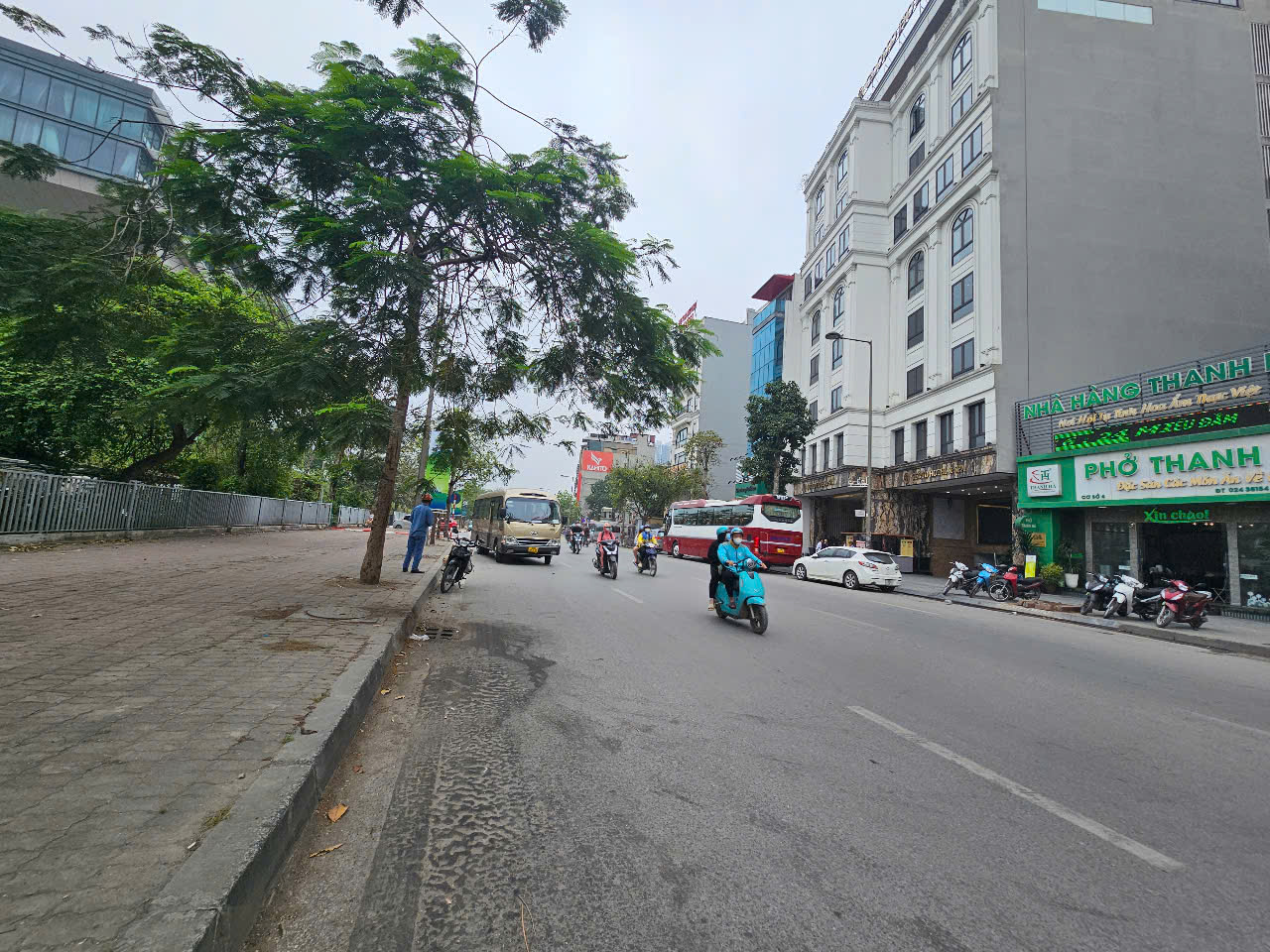 BÁN NHÀ MẶT PHỐ NHỔN GIÁ 26 TỶ