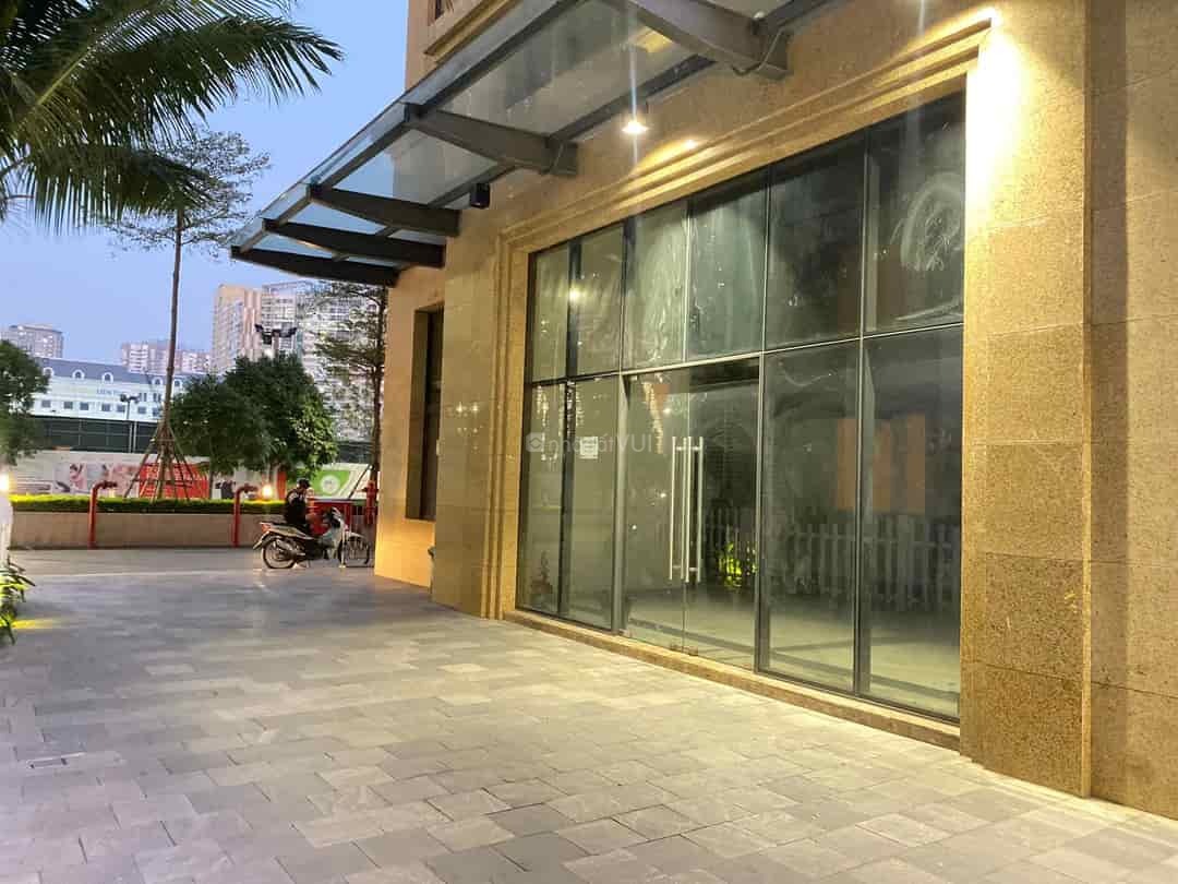 Shophouse khối đế tòa CT8 Emerald Mỹ Đình Sông Đà, cho thuê 80 triệu/tháng.