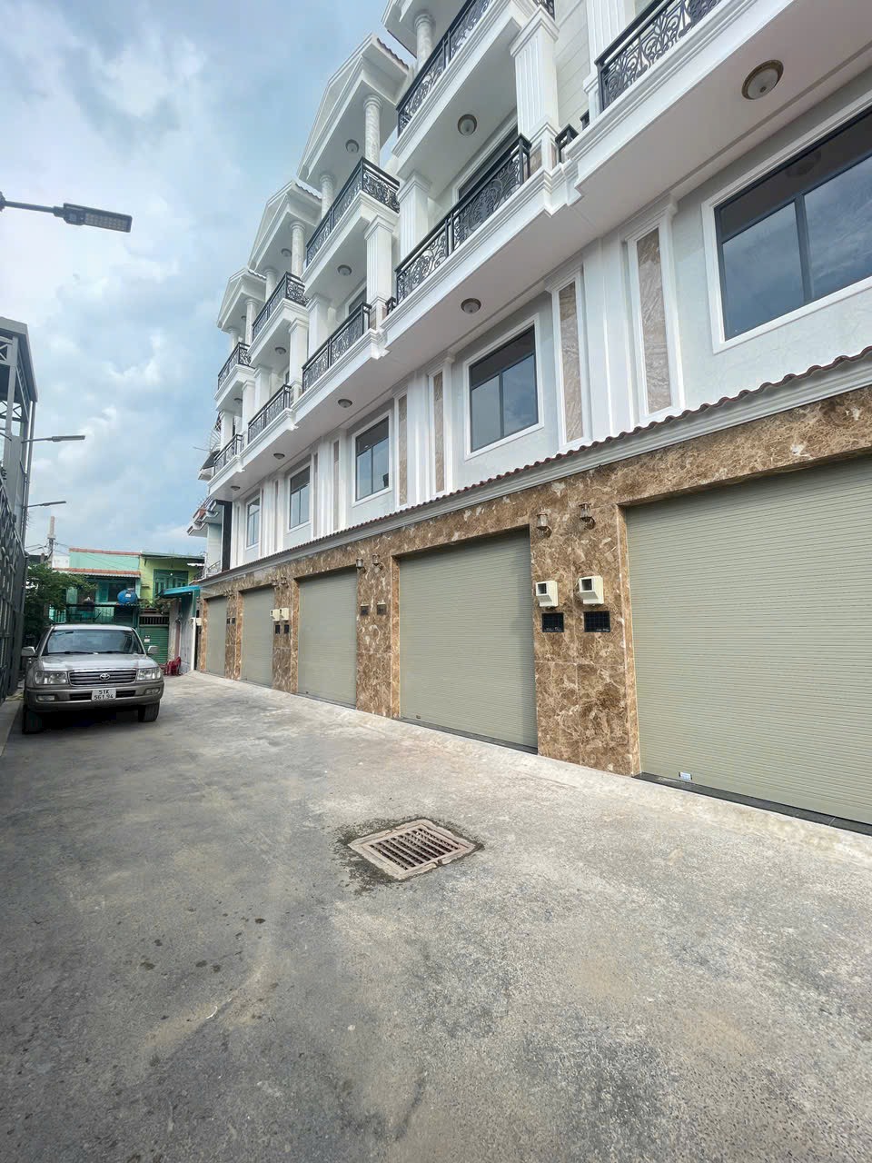 Bán 22 căn Nhà Liền Kề 4 Lầu Mới Xây Hẻm 188 Quốc Lộ 13 – Hiệp Bình Chánh – Thành Phố Thủ Đức