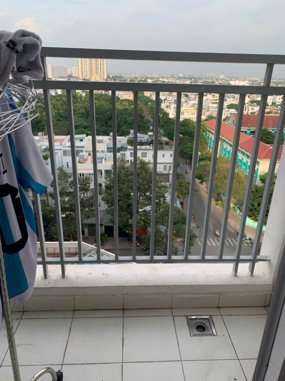 Bán C/c Blue Sky Tower, ( HQC Bình Trưng Đông) Quận 2 giá 2,05 tỷ, 60m2, 2PN, 2WC, nội thất cơ bản