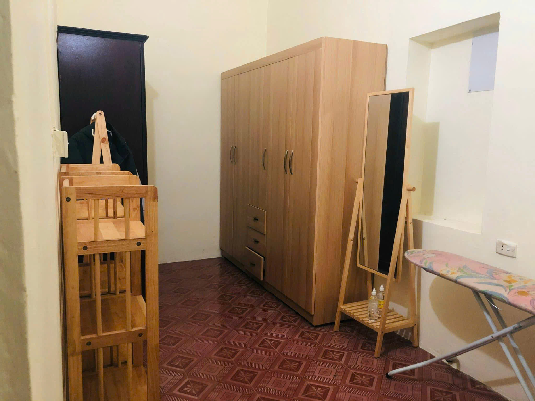 Chính chủ cho thuê nhà 3 tầng nguyên căn ở Phùng Chí Kiên, Cầu Giấy. Ngõ cạnh chung cư Tràng An Complex