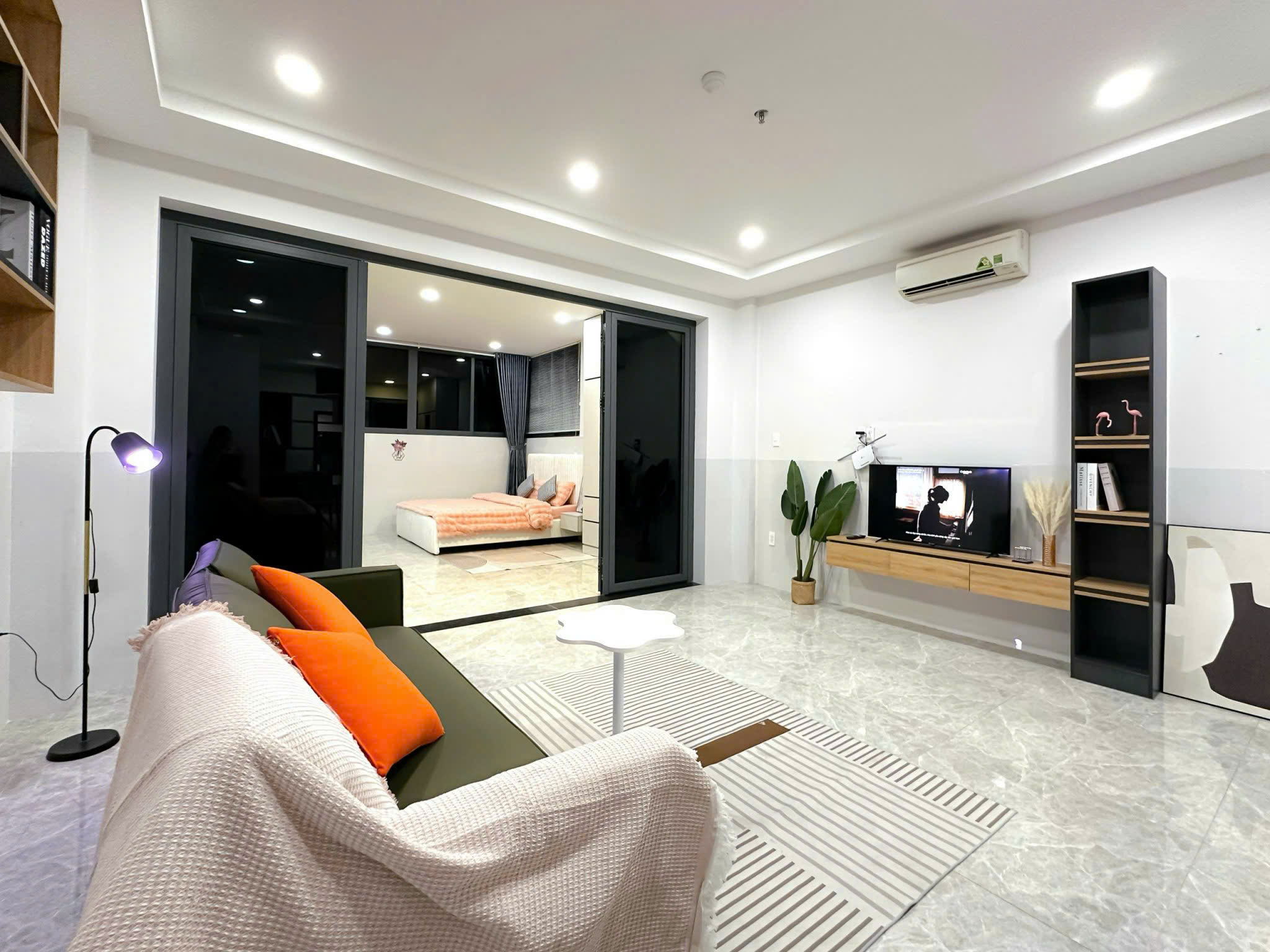 SIÊU PHẨM 1PN đầy đủ tiện nghi tại Quận 7, Quận 8