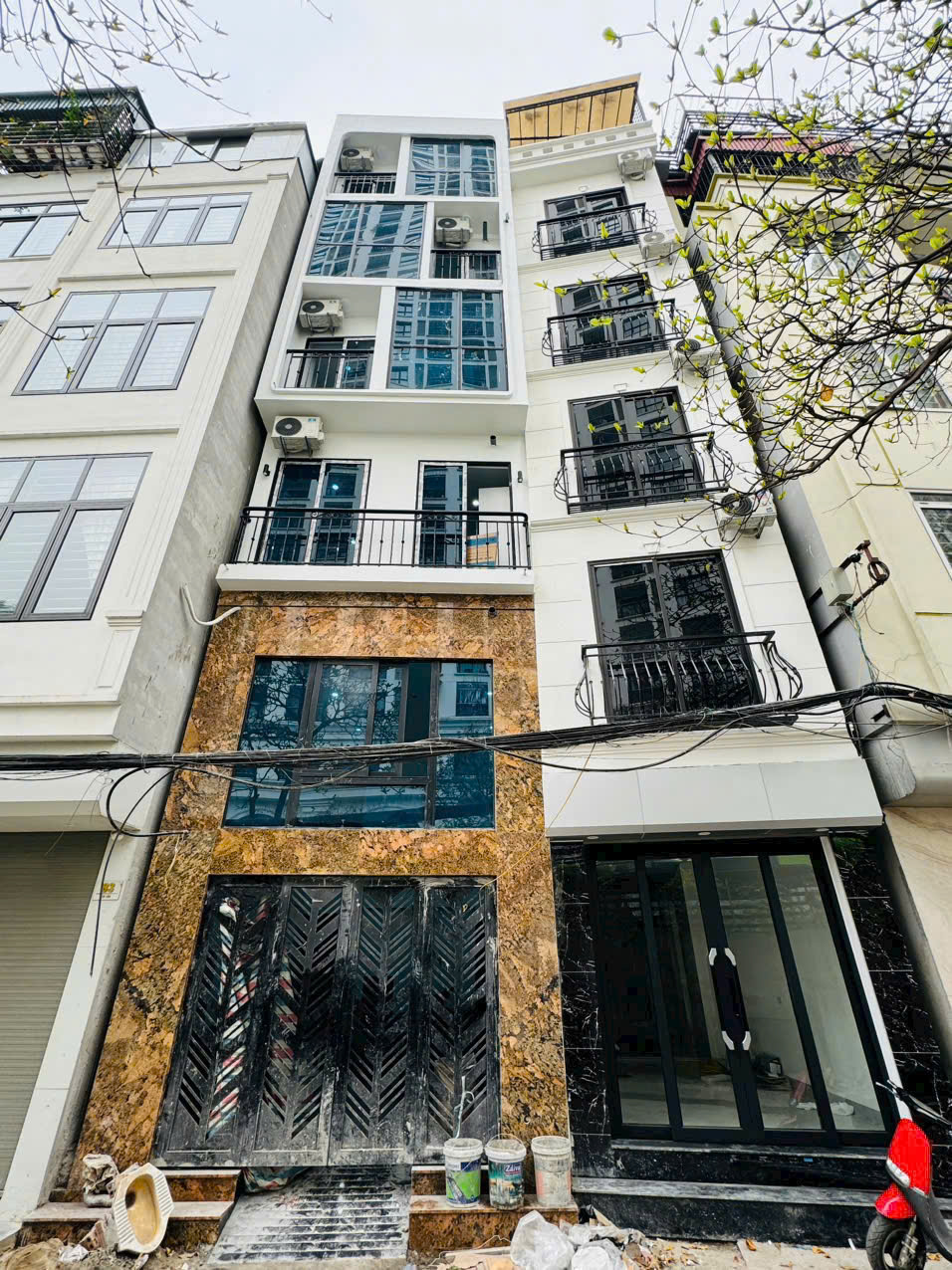 BÁN TÒA CĂN HỘ DỊCH VỤ CAO CẤP MẶT PHỐ CỰ LỘC – OTO TRÁNH – ĐỐI DIỆN ROYAL CITY – 18 PHÒNG KHÉP KÍN – DÒNG TIỀN 100TR/THÁNG – XÂY DỰNG 7 TẦNG