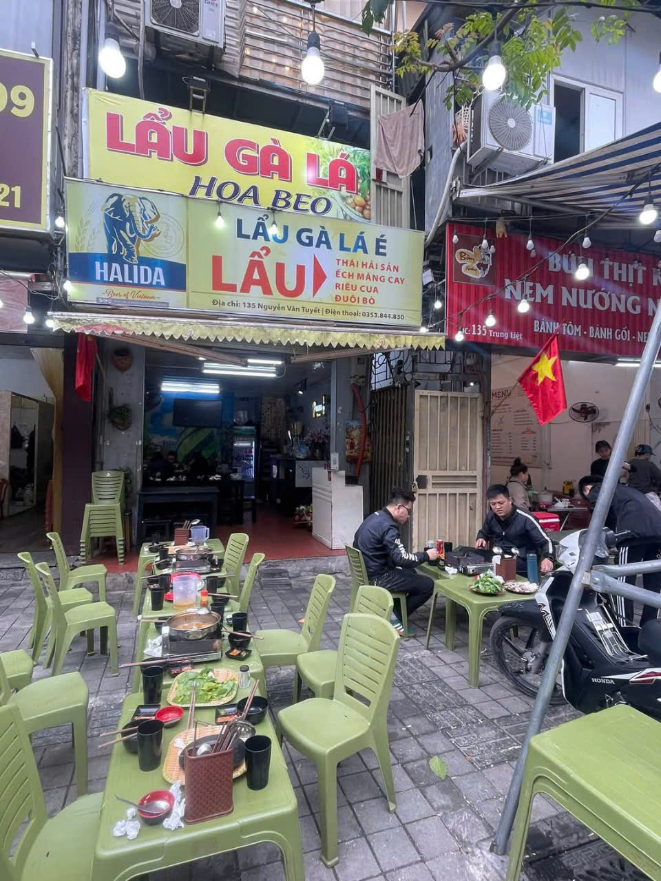 SANG NHƯỢNG CỬA HÀNG TẠI PHỐ ẨM THỰC NGUYỄN VĂN TUYẾT