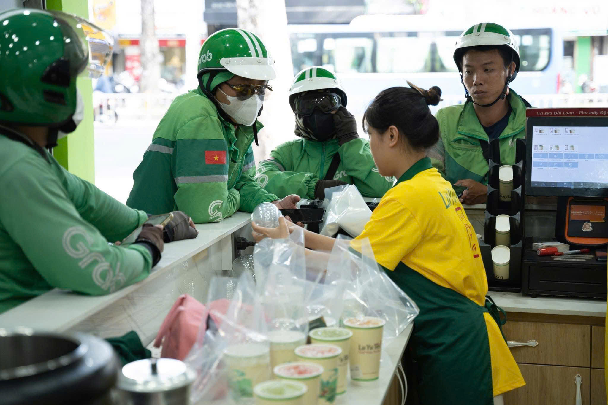 SANG NHƯỢNG GẤP QUÁN TRÀ SỮA LUYUTEA – THƯƠNG HIỆU ĐÀI LOAN – VỊ TRÍ VÀNG NGAY CHỢ THỦ ĐỨC