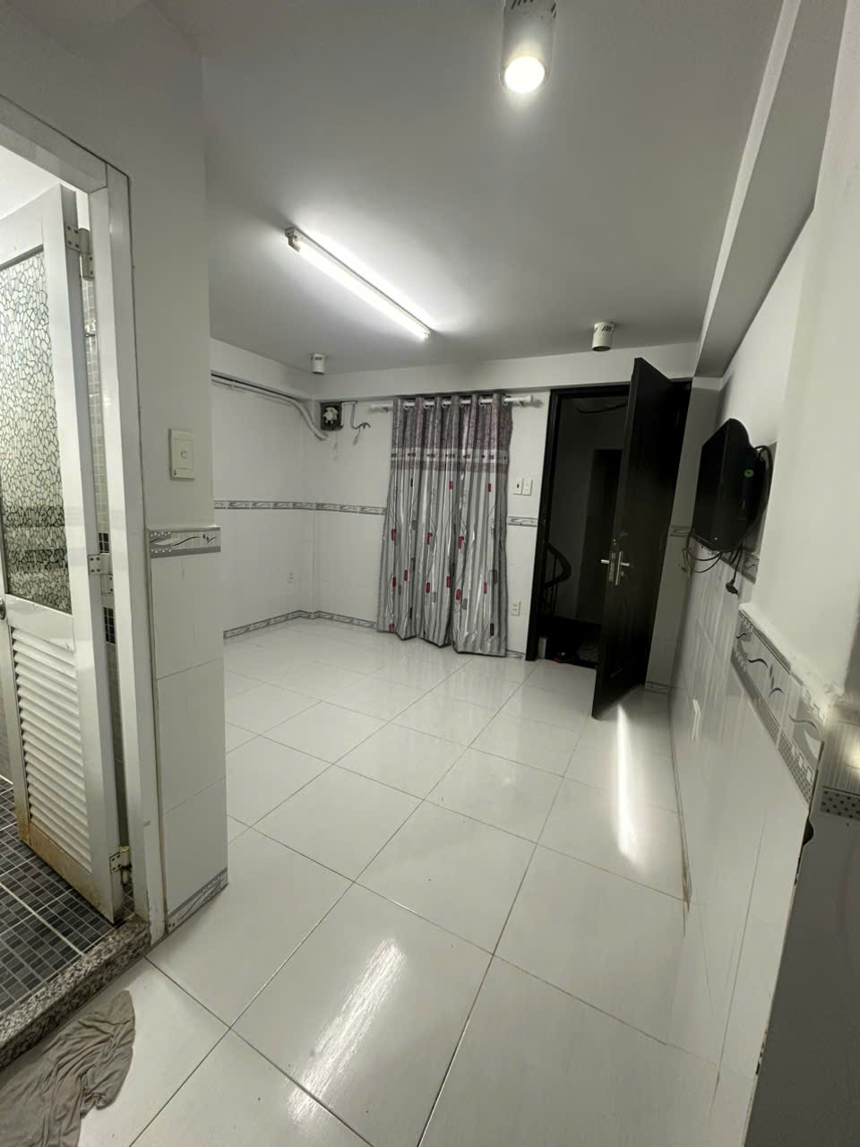 cho thuê phòng 876/18 Cách Mạng Tháng 8 P.5 Q. Tân Bình