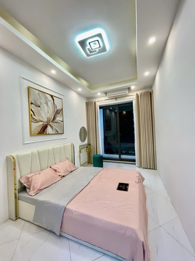 PHỐ VÕ THỊ SÁU-HAI BÀ TRƯNG DT 30 MET, 3 TẦNG, NGÕ RỘNG 3 M, NGÕ THÔNG,50 RA Ô TÔ, GẦN HỒ,CÔNG VIÊN ĐIỀU HÒA, KINH DOANH ĐỈNH CAO.SỔ ĐỎ CC,THIỆN CHÍ BÁN