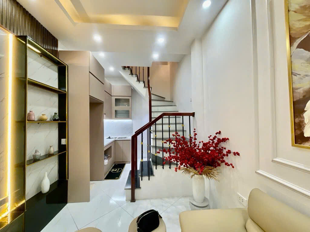 PHỐ VÕ THỊ SÁU-HAI BÀ TRƯNG DT 30 MET, 3 TẦNG, NGÕ RỘNG 3 M, NGÕ THÔNG,50 RA Ô TÔ, GẦN HỒ,CÔNG VIÊN ĐIỀU HÒA, KINH DOANH ĐỈNH CAO.SỔ ĐỎ CC,THIỆN CHÍ BÁN