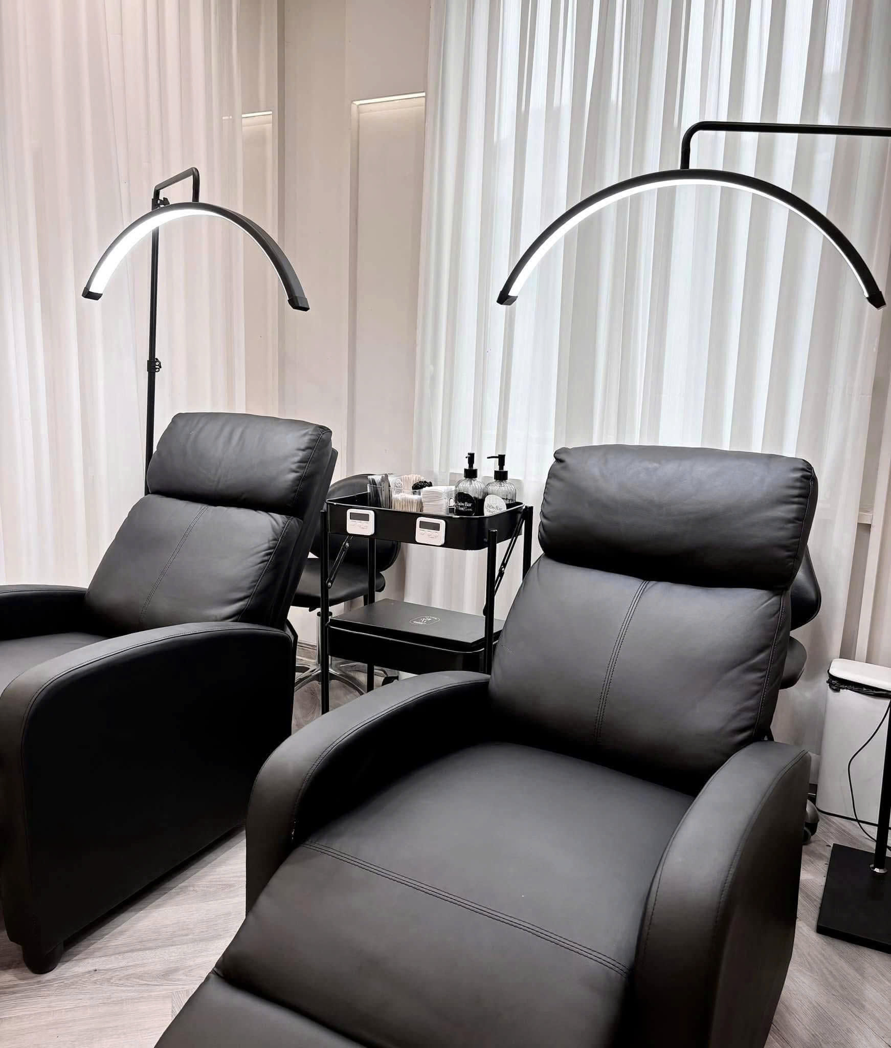 SANG NHƯỢNG CỬA HÀNG BROWBAR – FULL NỘI THẤT, CHỈ VIỆC VÀO LÀM