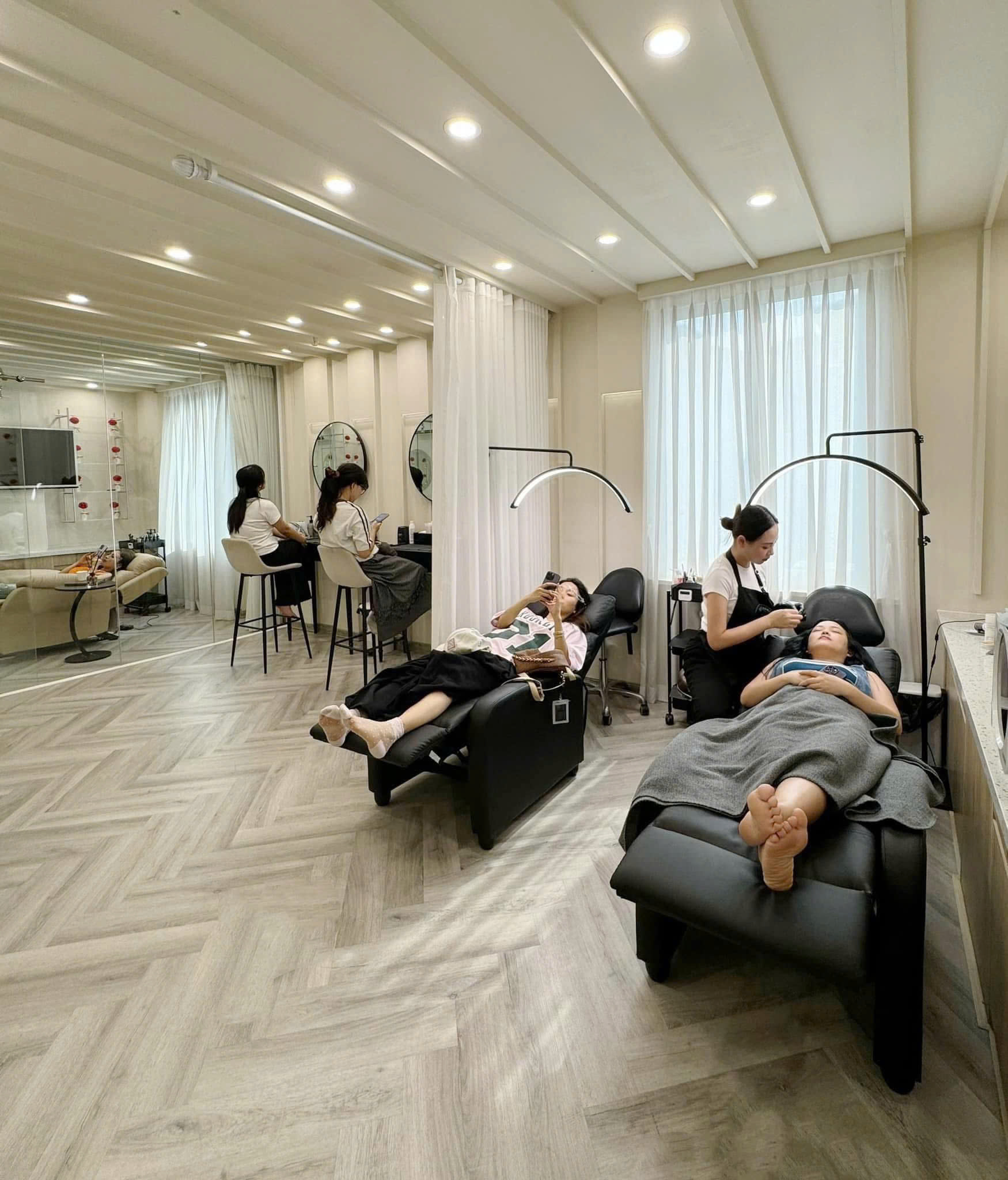 SANG NHƯỢNG CỬA HÀNG BROWBAR – FULL NỘI THẤT, CHỈ VIỆC VÀO LÀM