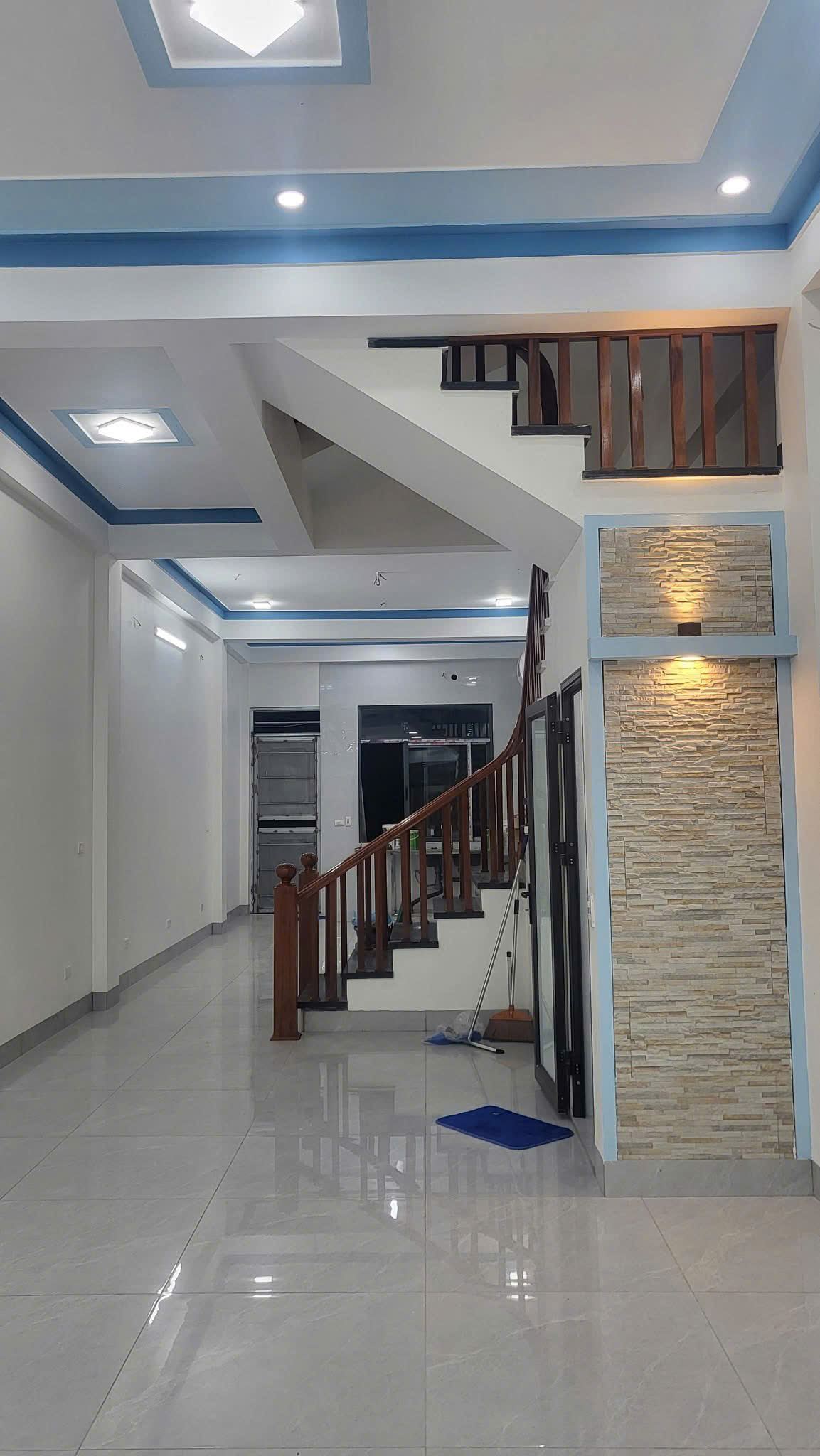 CHO THUÊ NHÀ 3 TẦNG MẶT ĐƯỜNG LỚN – TRUNG TÂM TRẠNG, SÓC SƠN