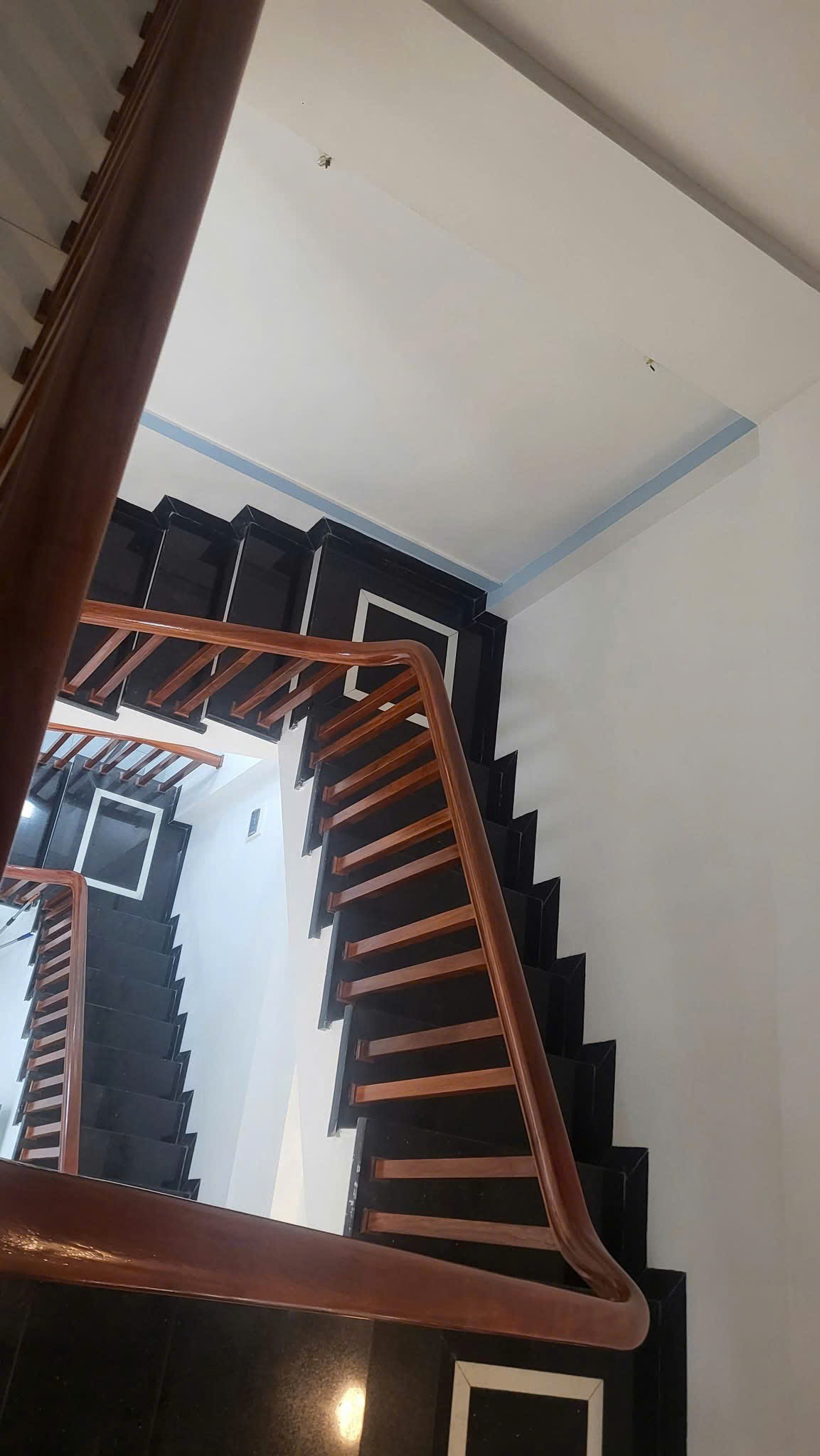 CHO THUÊ NHÀ 3 TẦNG MẶT ĐƯỜNG LỚN – TRUNG TÂM TRẠNG, SÓC SƠN