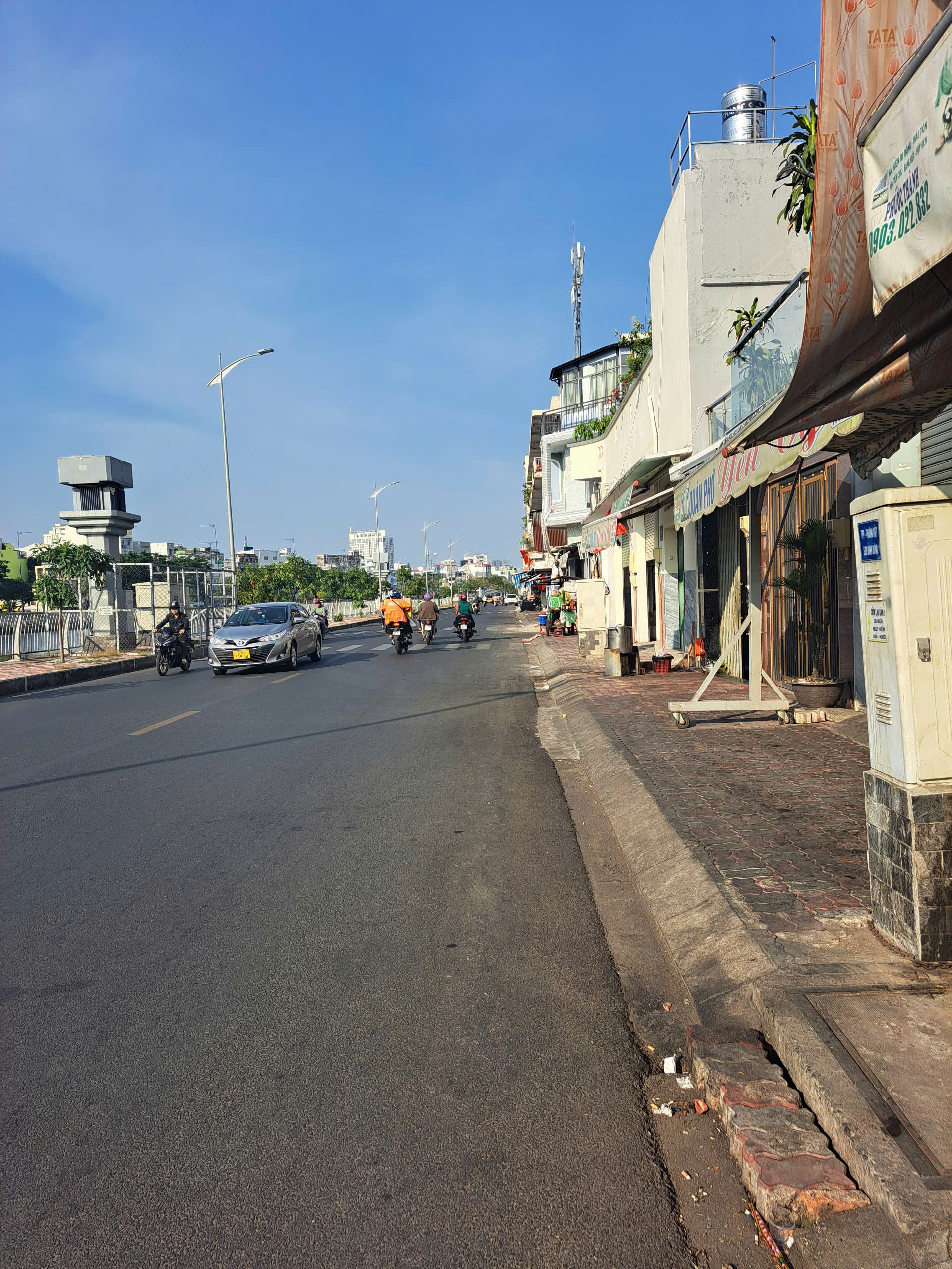 BÁN NHÀ MẶT TIỀN KINH DOANH –BẾN BÌNH ĐÔNG Q8 – QUA CÂY CẦU LÀ TỚI Q5