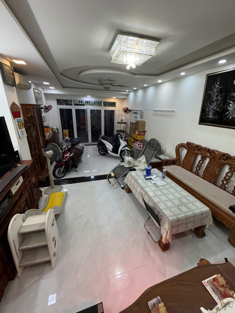 BÁN NHÀ MẶT TIỀN KINH DOANH –BẾN BÌNH ĐÔNG Q8 – QUA CÂY CẦU LÀ TỚI Q5