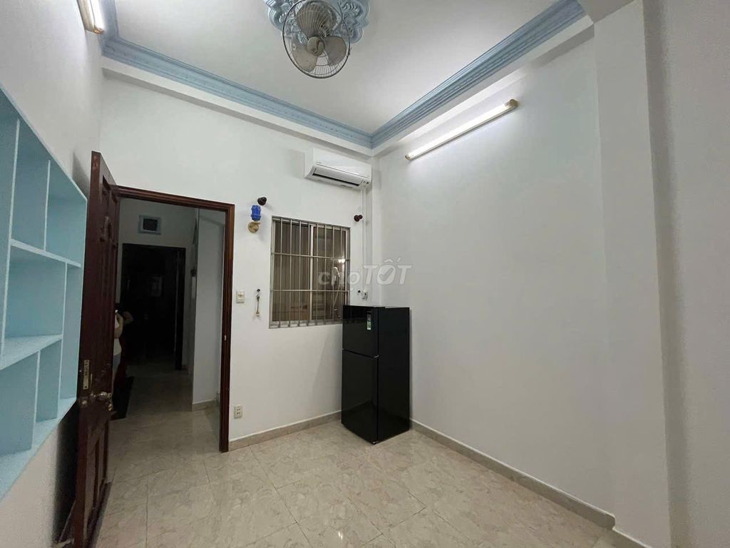 Cho thuê phòng trọ ngay gần Đại học Văn Lang.