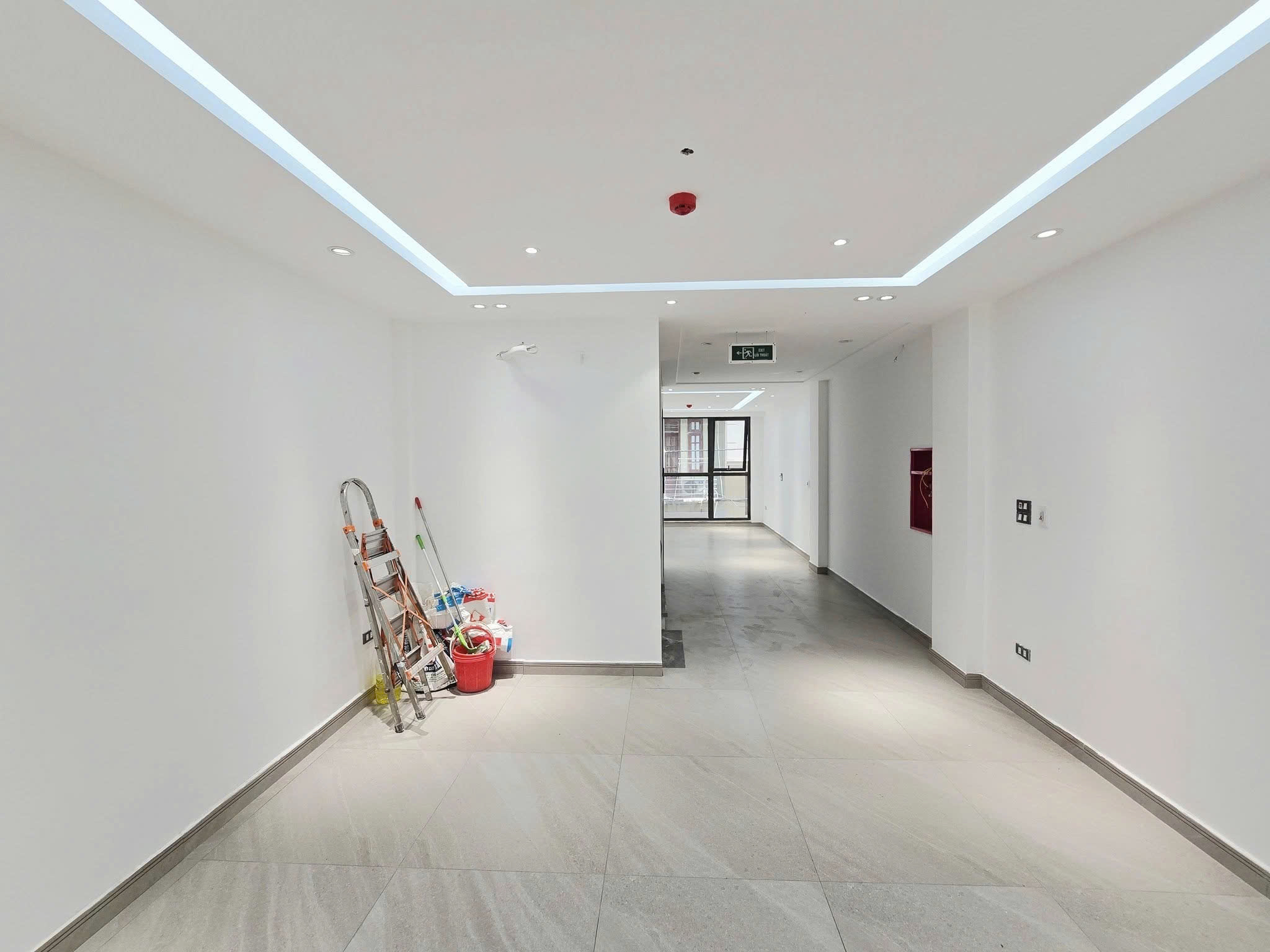 BÁN NHÀ HOÀNG QUỐC VIỆT, CẦU GIẤY – 65M² x 7T THANG MÁY – Ô TÔ TRÁNH – KINH DOANH