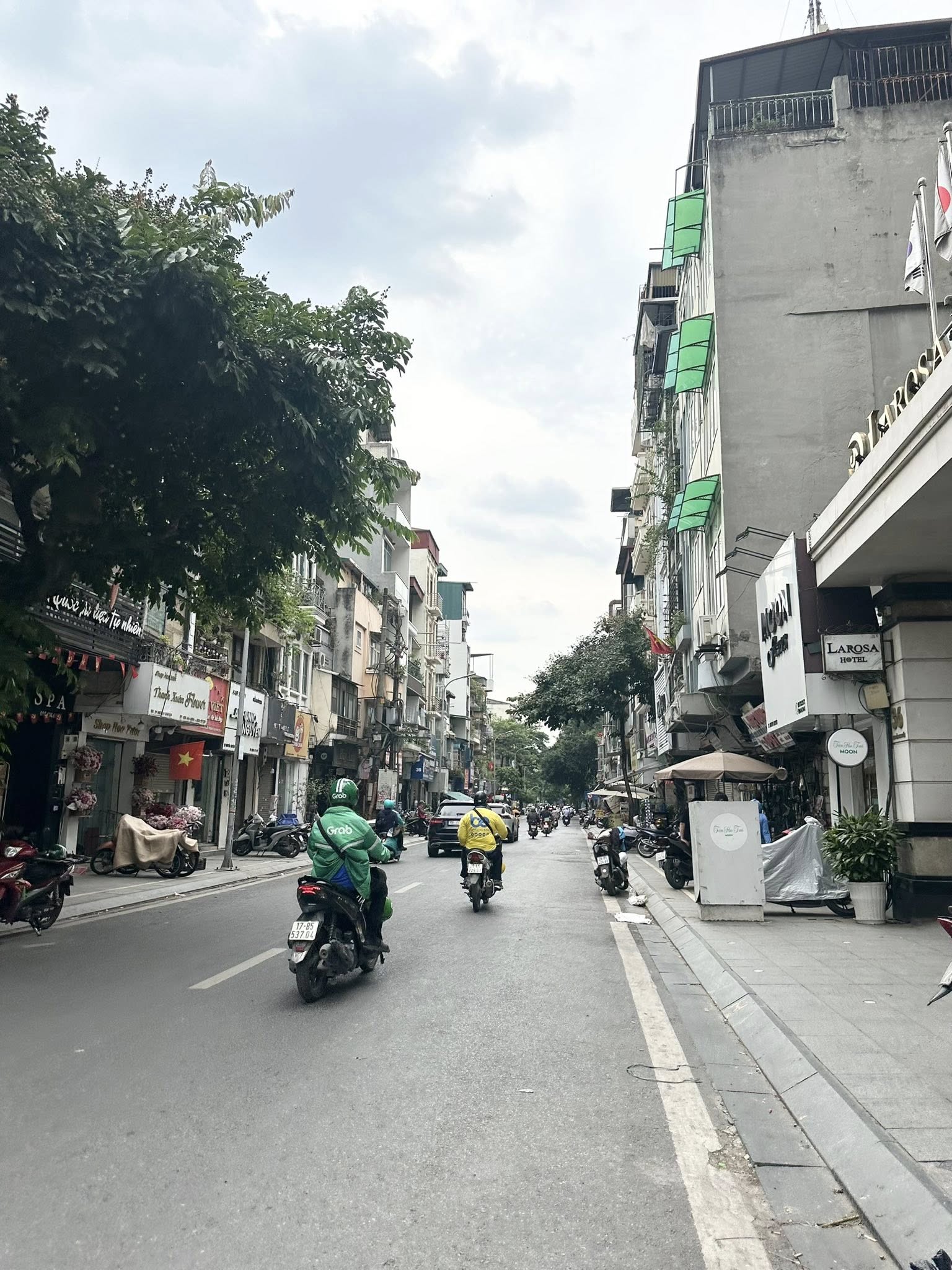 Bán nhà Mặt Phố Nguyễn Khuyến, Đống Đa 101m x 6 Tầng 40 Tỷ, Kinh doanh đỉnh