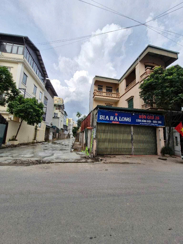 NHÀ ĐẸP- Ô TÔ ĐỖ CỬA – SÂN CHƠI RỘNG- HÀNG XÓM BIỆT THỰ liền kề 10 tỷ Hà Đông