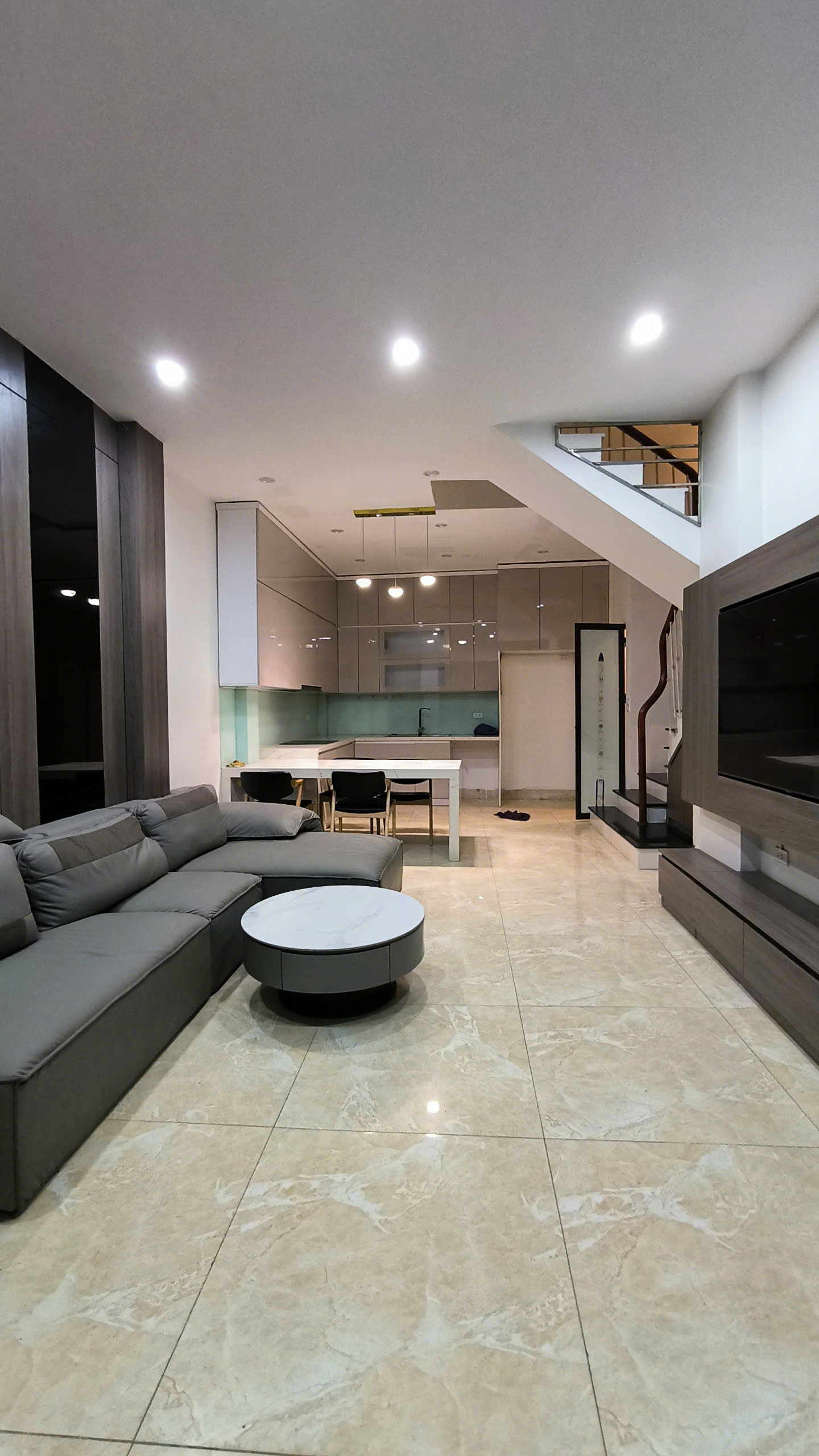 BÁN NHÀ 5 TẦNG TRUNG TÂM MỸ ĐÌNH – DIỆN TÍCH 40M2 – GIÁ 8.9 TỶ – NỞ HẬU, KINH DOANH TỐT