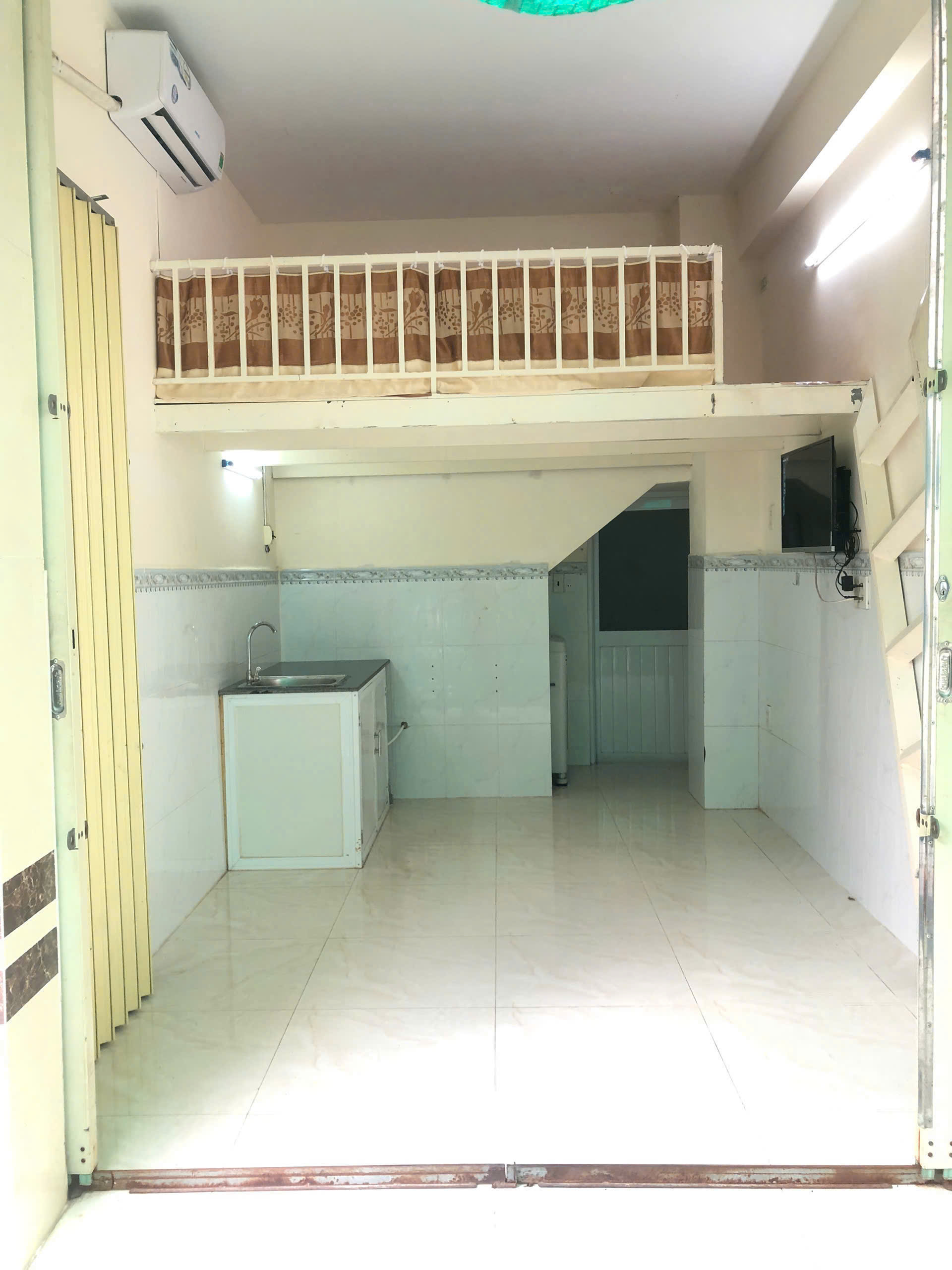 Bán CHDV 5 tầng 2 mặt hẻm đường Âu Dương Lân P3Q8. Giá: 7.5 tỷ TL