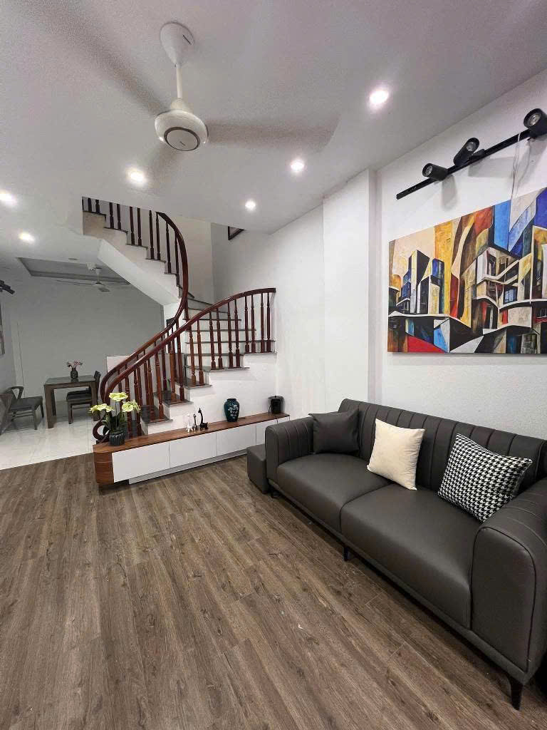 NHÀ ĐẸP- Ô TÔ ĐỖ CỬA – SÂN CHƠI RỘNG- HÀNG XÓM BIỆT THỰ liền kề 10 tỷ Hà Đông