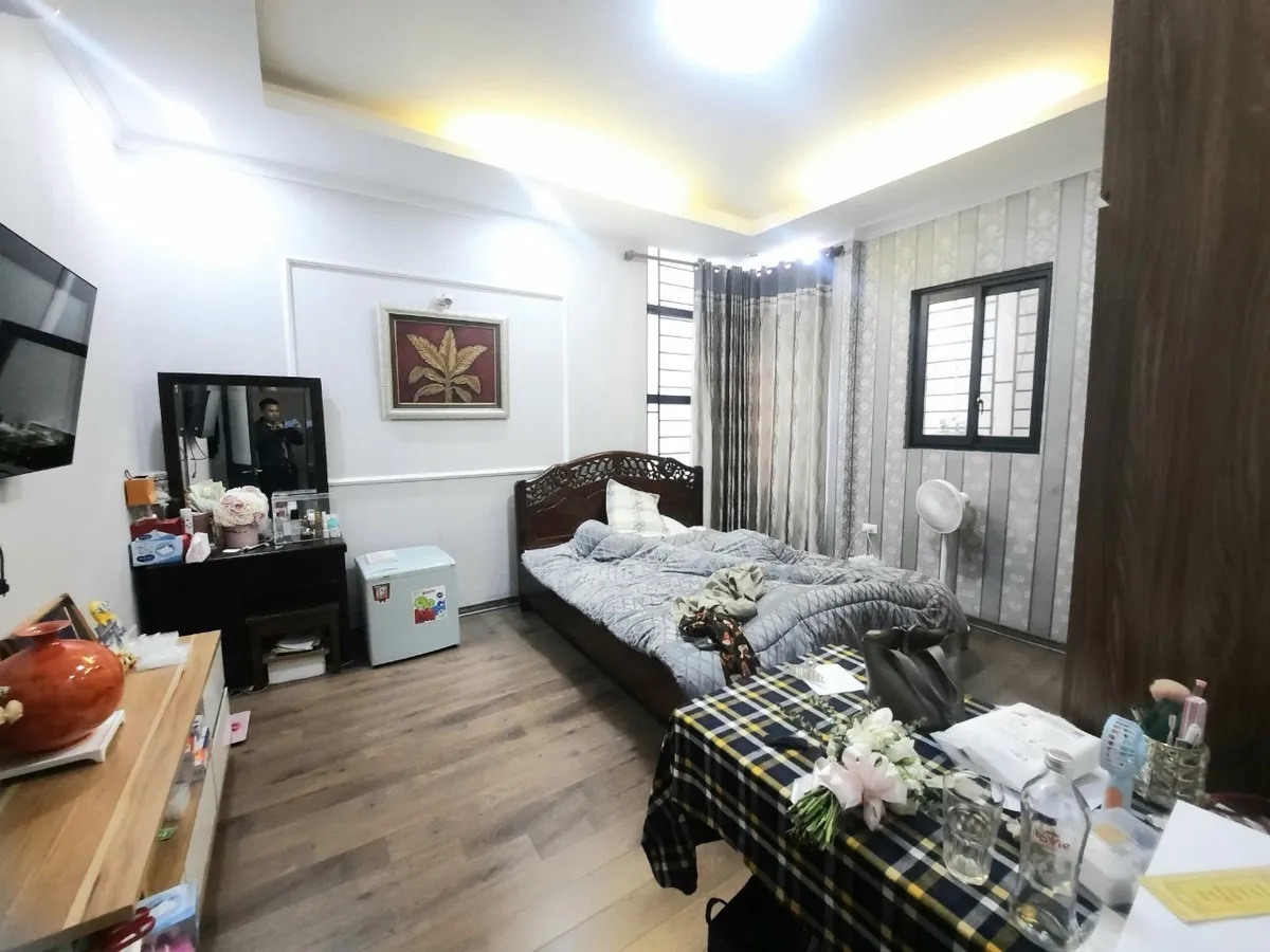 Bán Nhà Vũ Hữu, Sát Phố, Tự Xây Vô Cùng Chắc Chắn, 19 Tỷ TL Mạnh