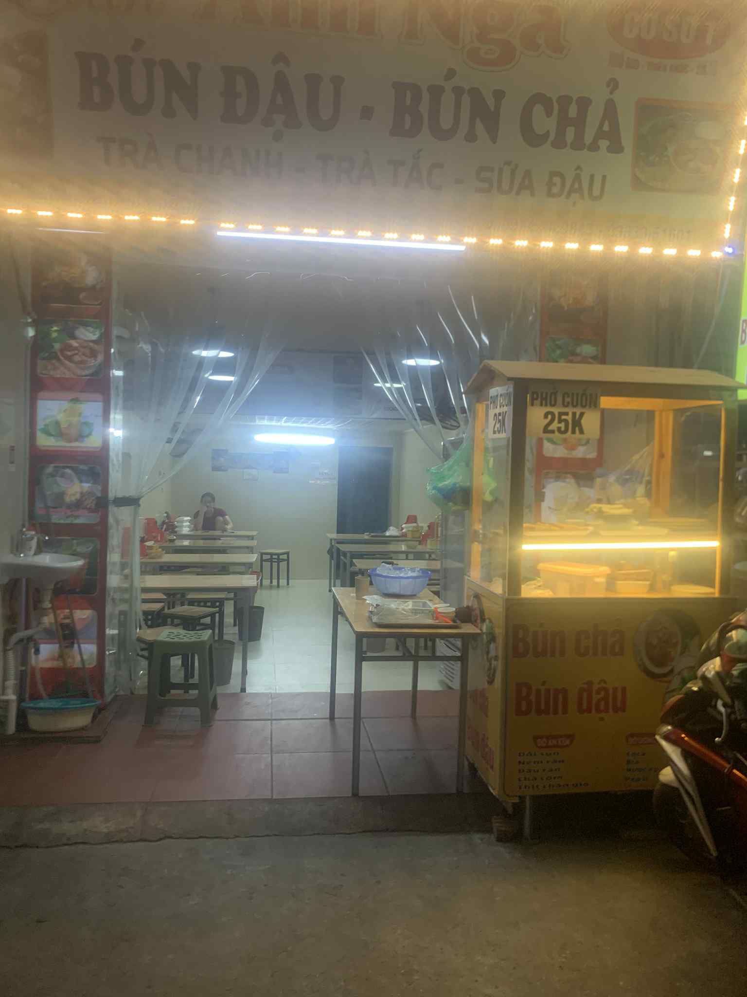 Sang nhượng quán bún Ngõ 3 Ao Sen, Mỗ Lao, Hà Đông, Hà Nội.