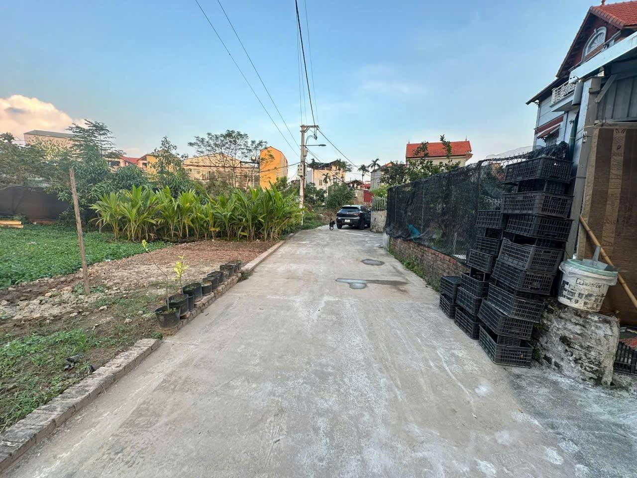 Không đầu tư lô này thì dt lô nào ? chỉ 4t1 oto 7c vào đất, 15p sang trung tâm nội thành HN. LH 0936123469