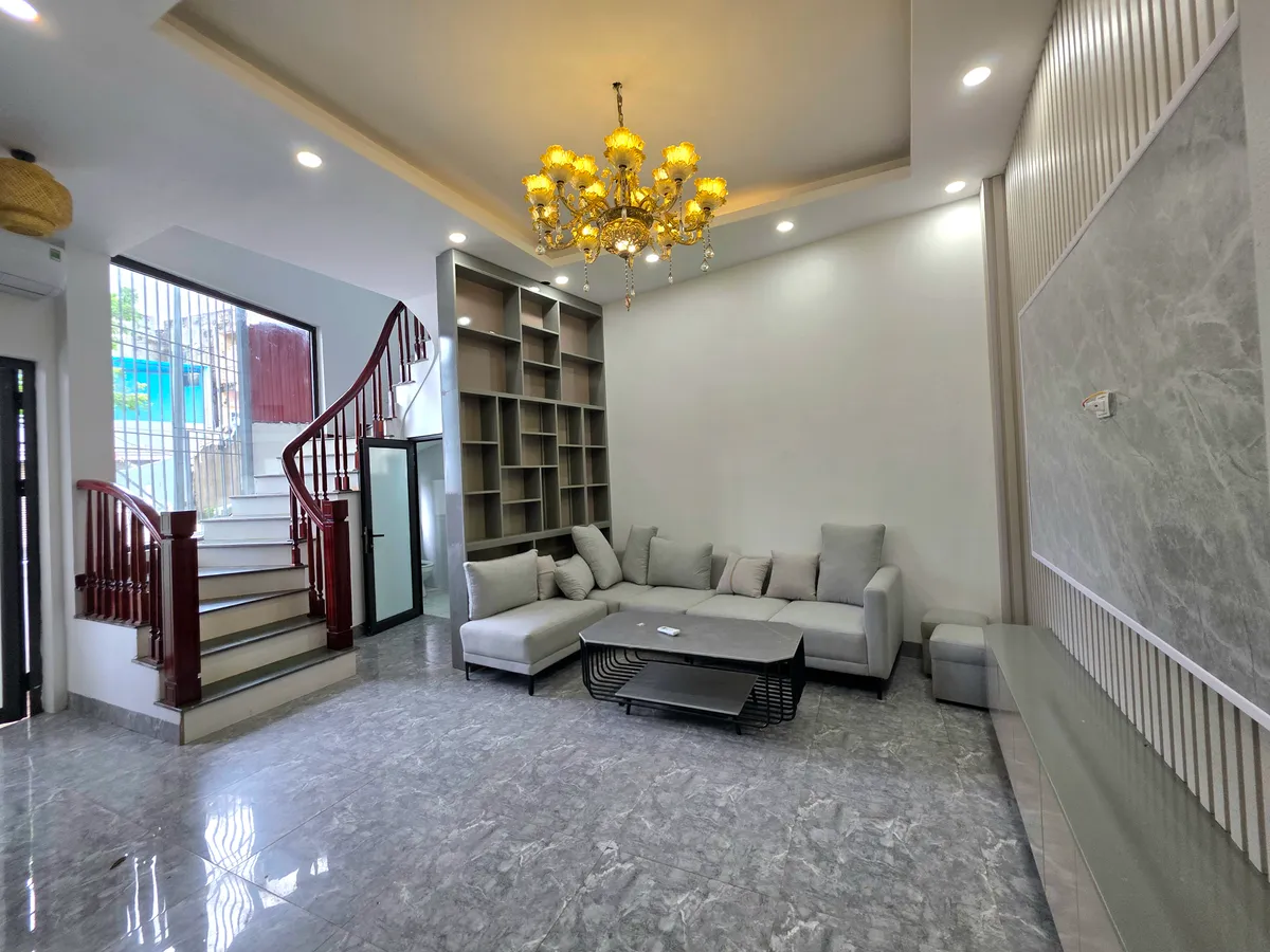 NHÀ MỚI Ô TÔ ĐỖ CỬA BÁT KHỐI- CỰ KHỐI 55M2, 5 TẦNG X 6.2 tỷ Long Biên.