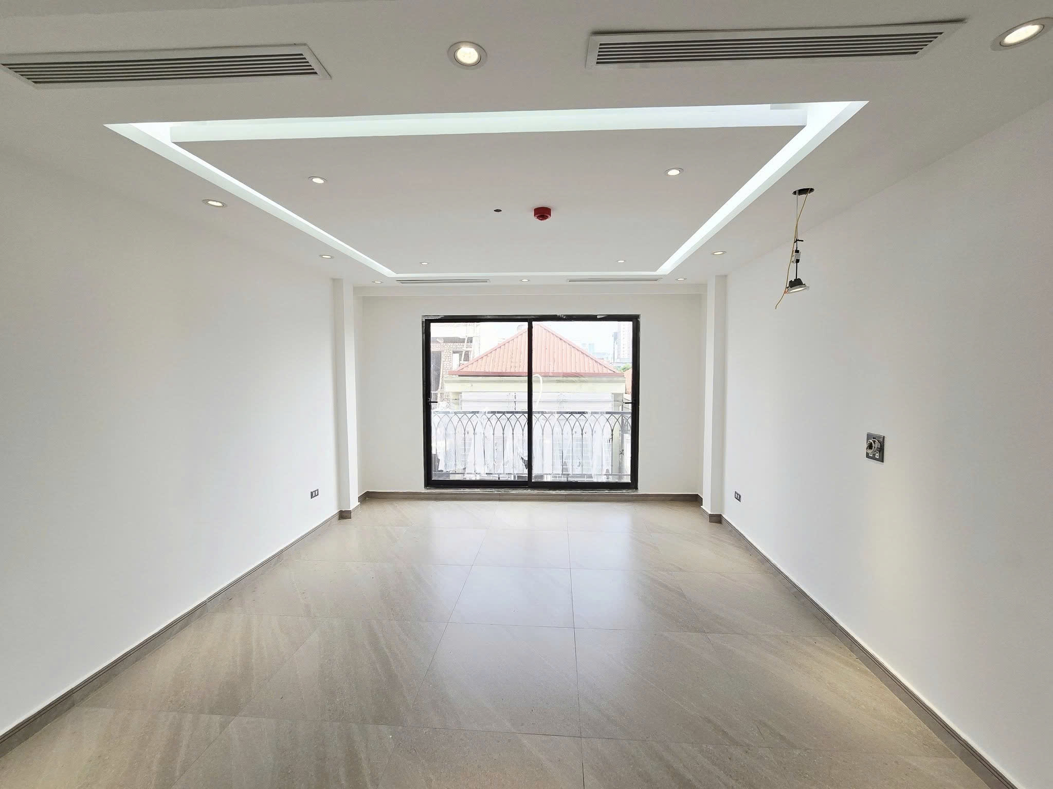 BÁN NHÀ HOÀNG QUỐC VIỆT, CẦU GIẤY – 65M² x 7T THANG MÁY – Ô TÔ TRÁNH – KINH DOANH